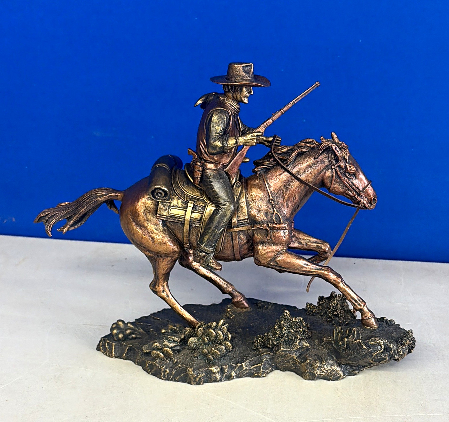 Knowles Galloping Thunder John Wayne Tall in the Saddle Western Figurine