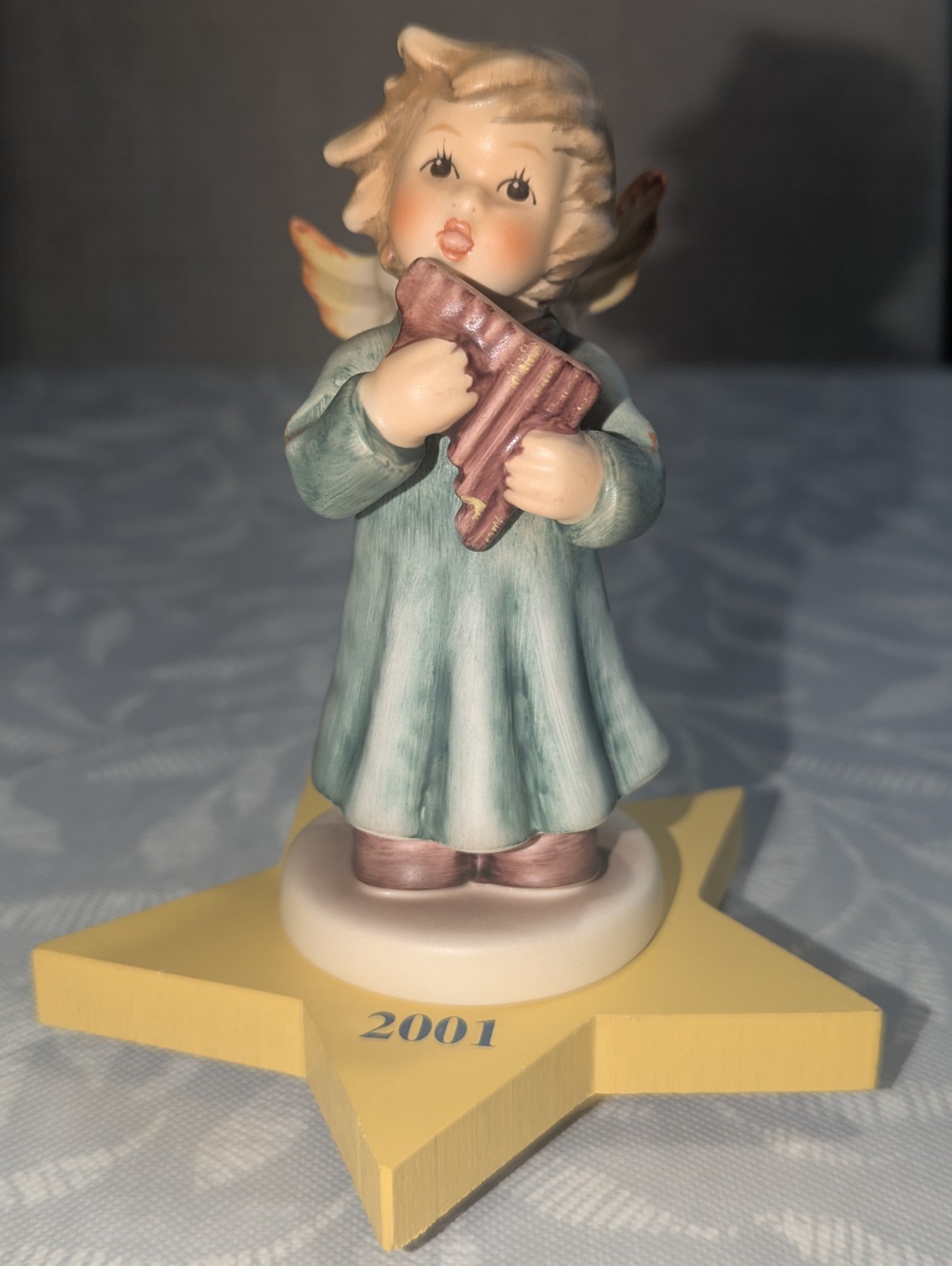 Vtg 2001 Goebel M.J.Hummel Annual Angel Joyful Recital Figure &Star Base 2096/K