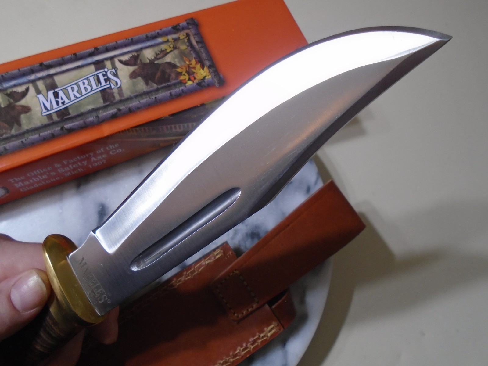 Marbles Fixed Blade Hunter Bowie Hunter Knife Stacked Leather MR556 11.75