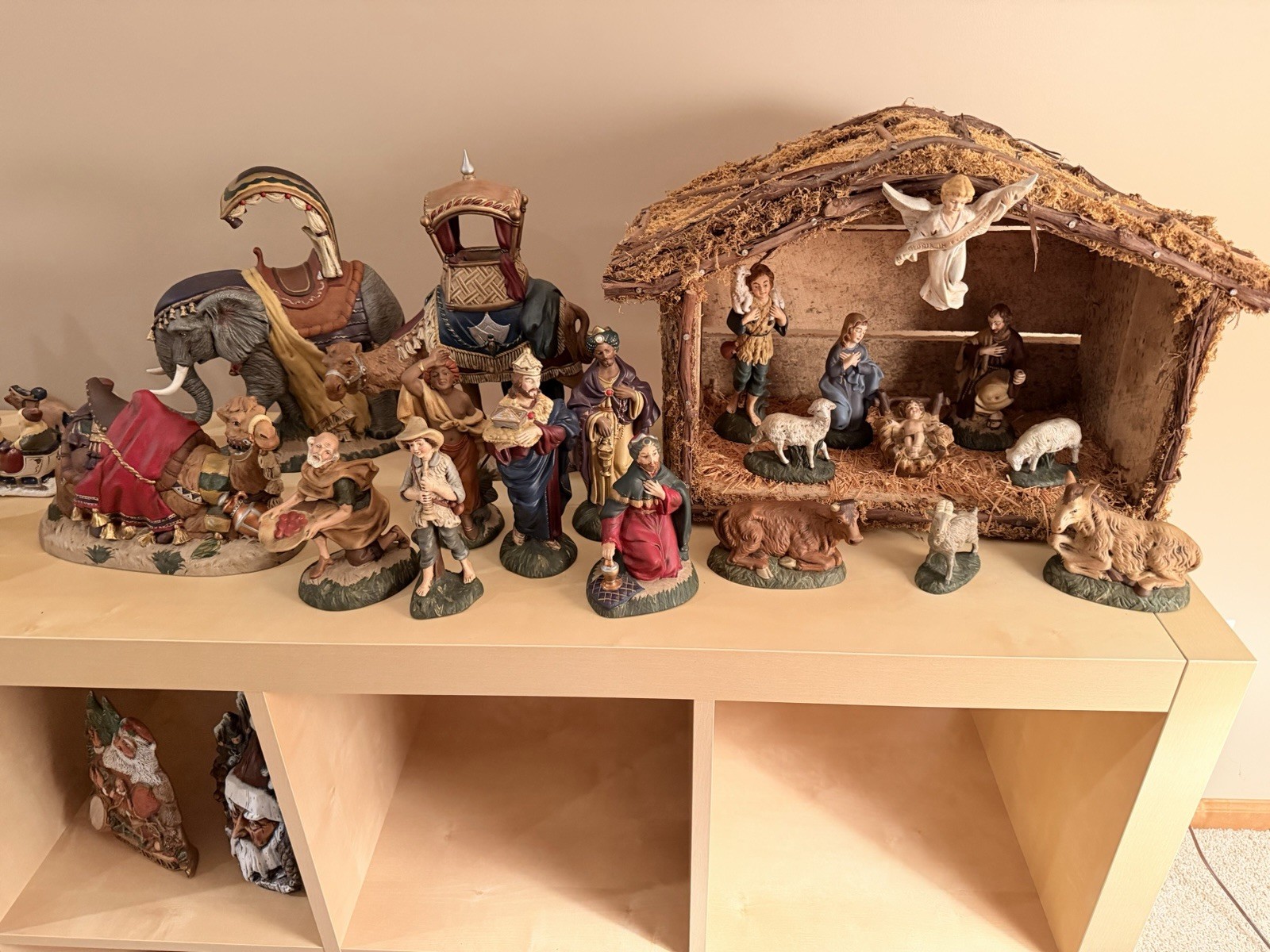 Vintage 1995 Walnut Ridge Collectibles 19 Pc Nativity Set Signed KLB & Stable 