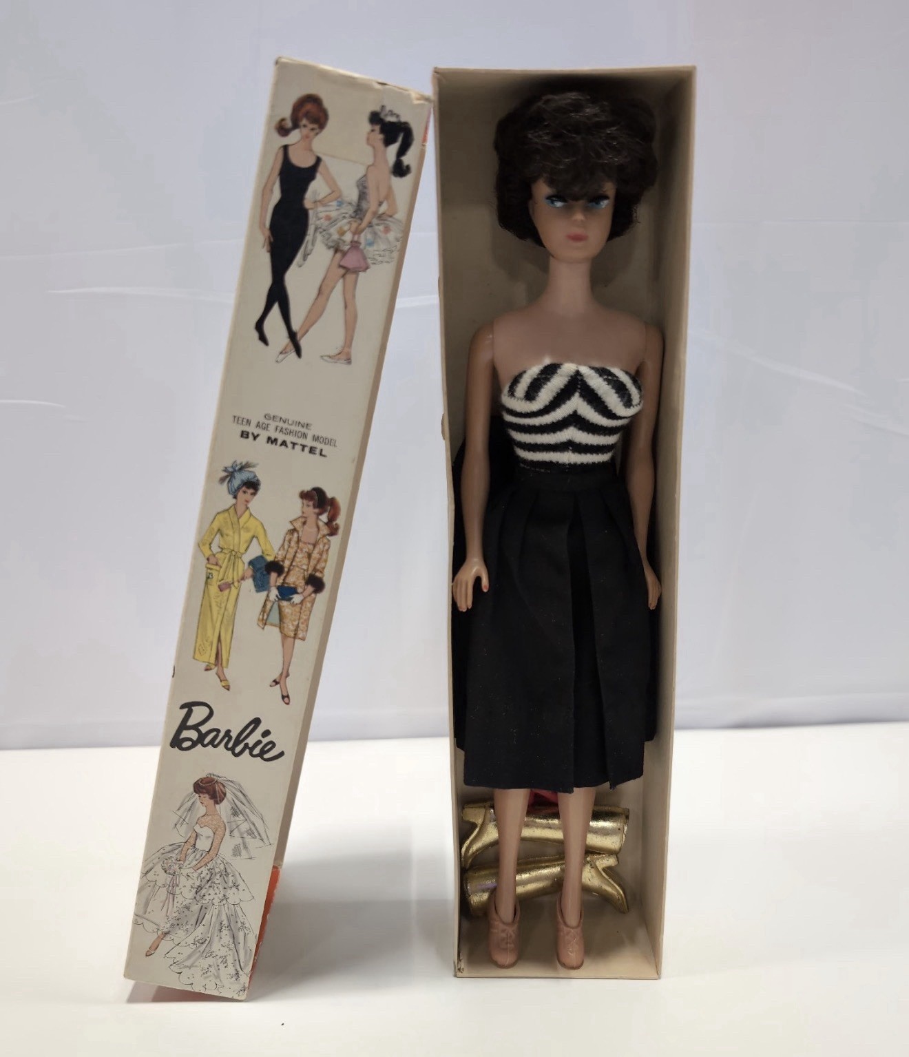 Mattel Barbie Teen Age Fashion Model Bubblecut Brunette w/ Box MPN 850 Mattel Barbie Teen Age Fashion Model Bubblecut Brunette w/ Box MPN 850