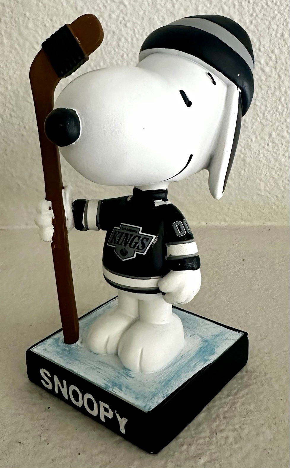 BDA Sports Peanuts Snoopy LA Kings Ice Hockey Figure w/ Accessory Collectors
