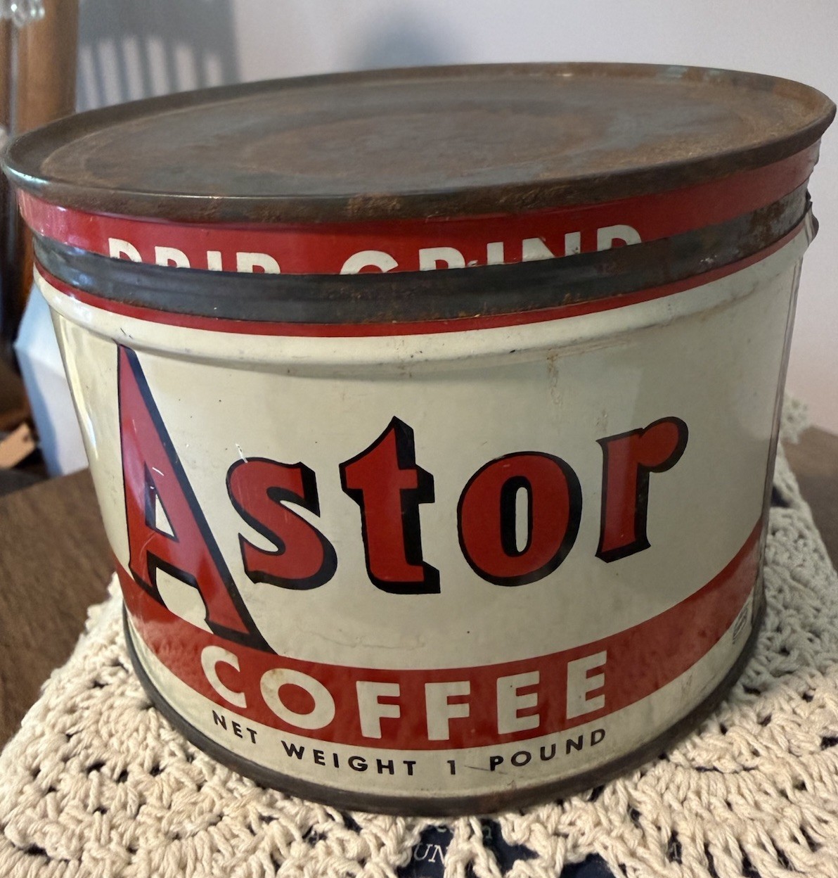 VINTAGE  ASTOR #1 KEYWIND COFFEE TIN COOL GRAPHICS