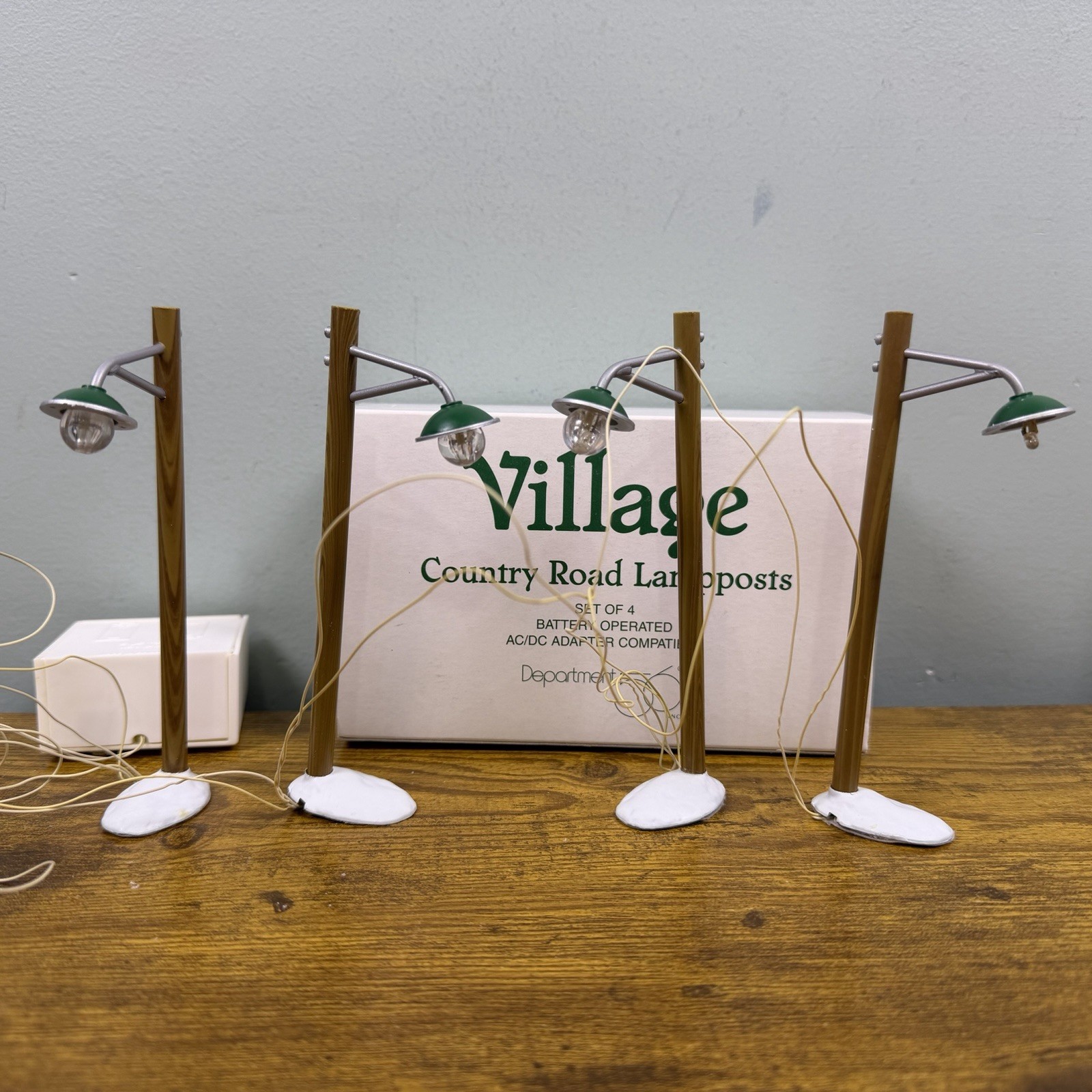 Dept 56 Snow Village Country Lampposts Set Of 4 Accessory #52663 w/ Box Tested
