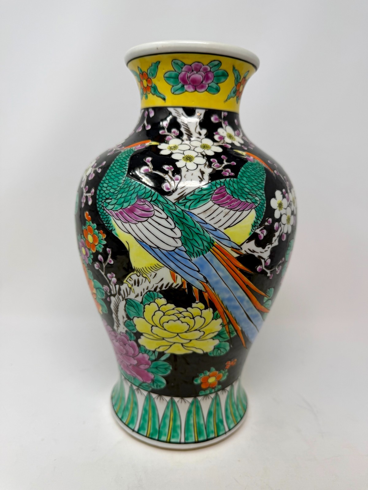 Vintage Japanese Kutani Style Porcelain Vase 12