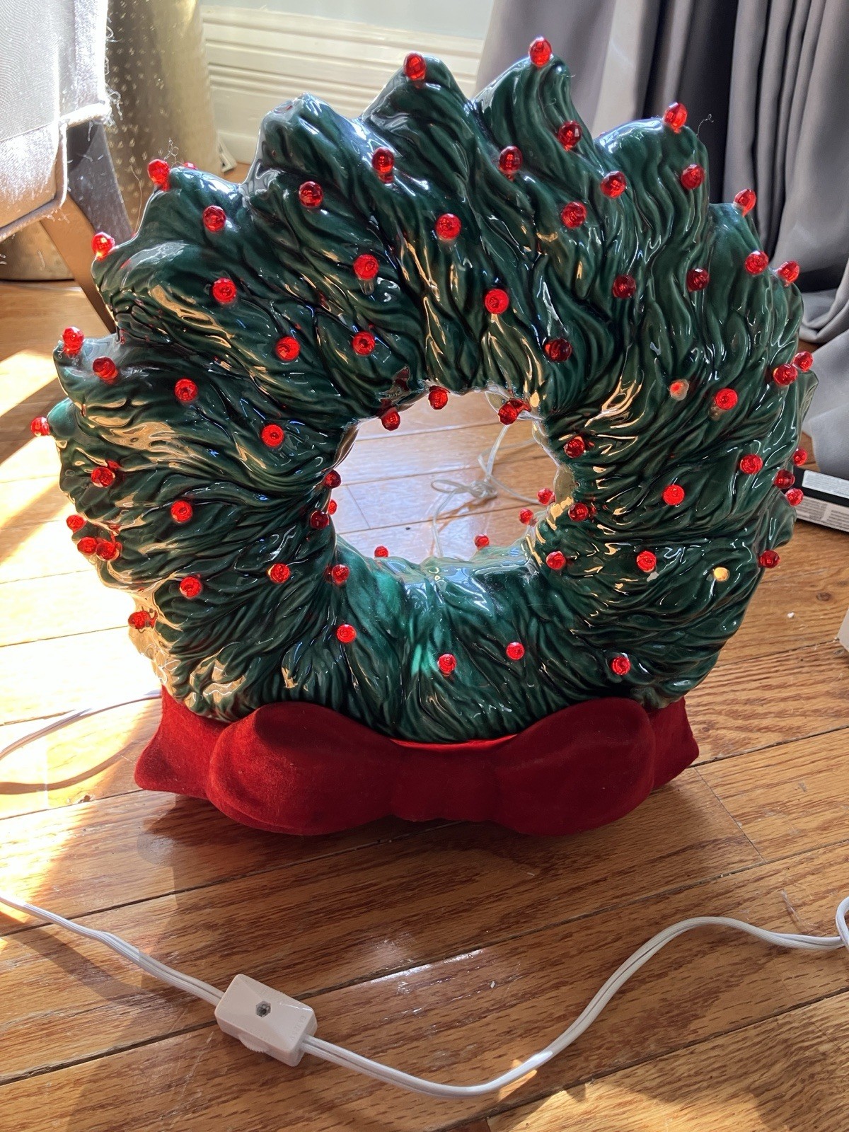 12” Lighted Ceramic Christmas Wreath Decoration Green Red Bow w/ Power Cord