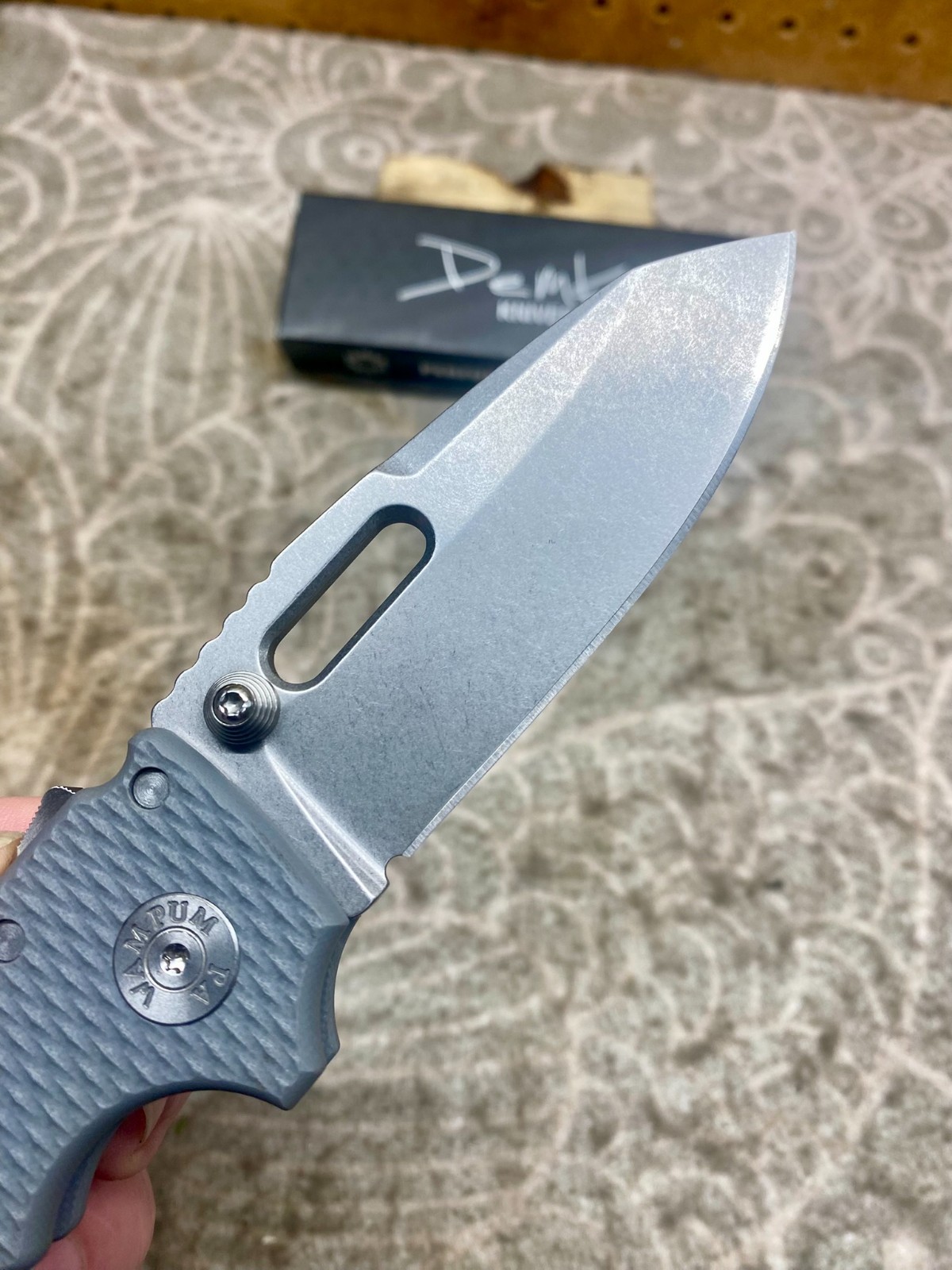 Demko AD20 Whale Shark Thumb Slot MagnaCut Grey G10 w/ Extras