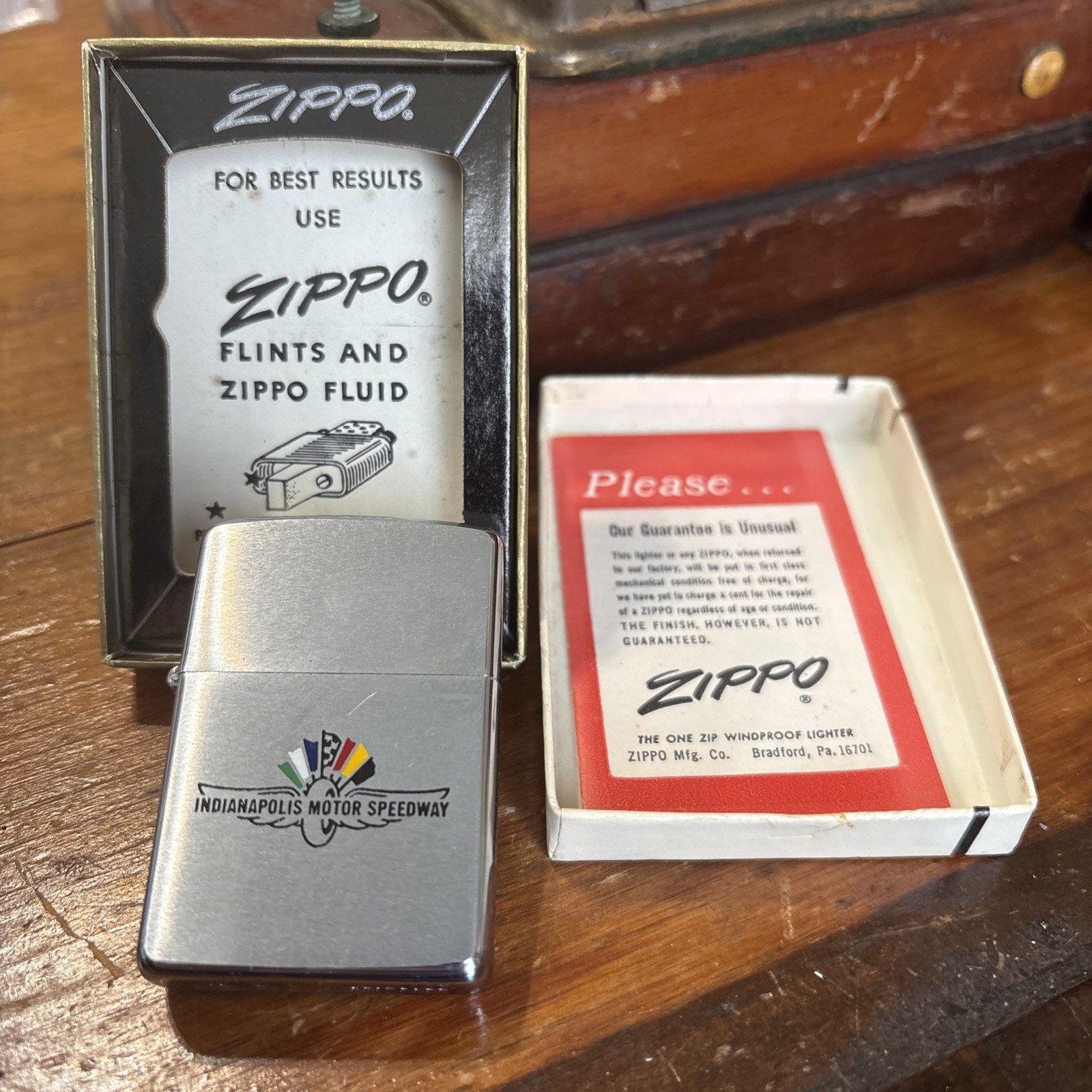 1985 INDIANAPOLIS MOTOR SPEEDWAY ZIPPO LIGHTER UNused nib with original box