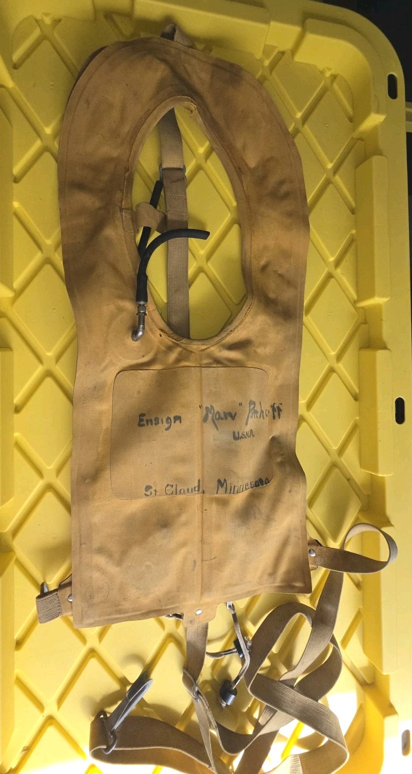 VINTAGE WW2 USN PILOT LIFE SAVING VEST \'MAE WEST\' dated 11/24/1944 w/Pilots Name