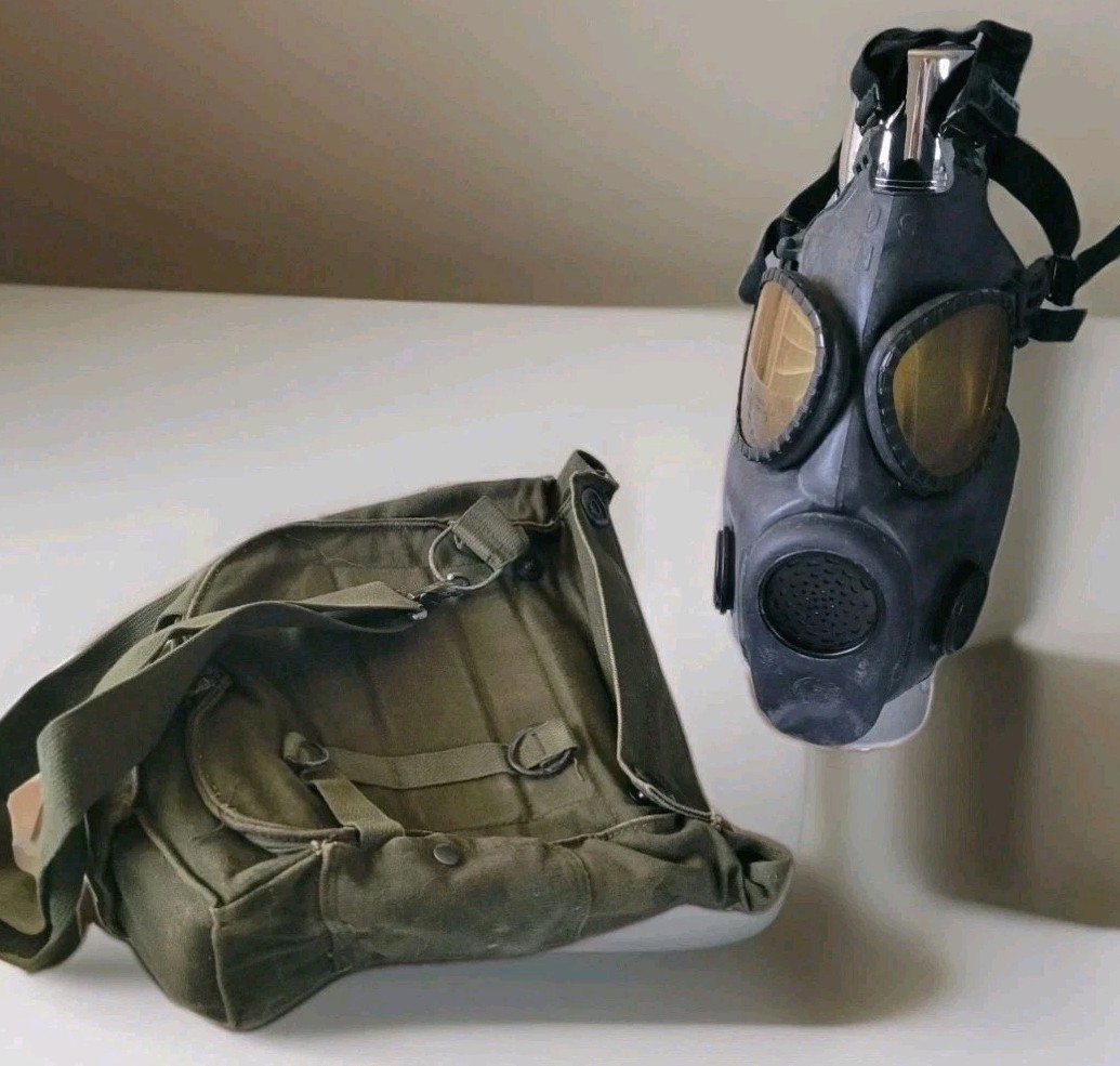 Vintage 1963 U.S. Military Gas Mask Chemical Biological Field & Bag Kit