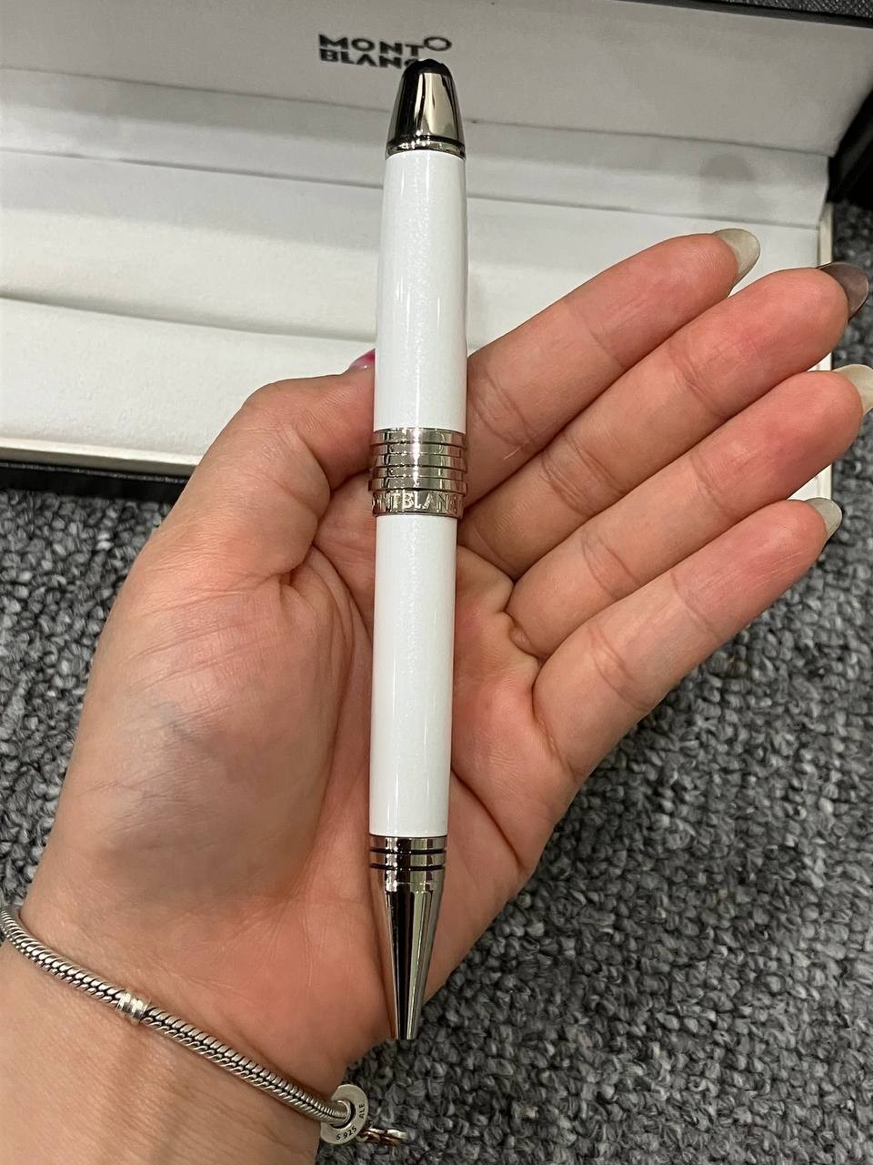 Hot Deal JFK Ballpoint Pen White Silver Special Edition MB with box 2026