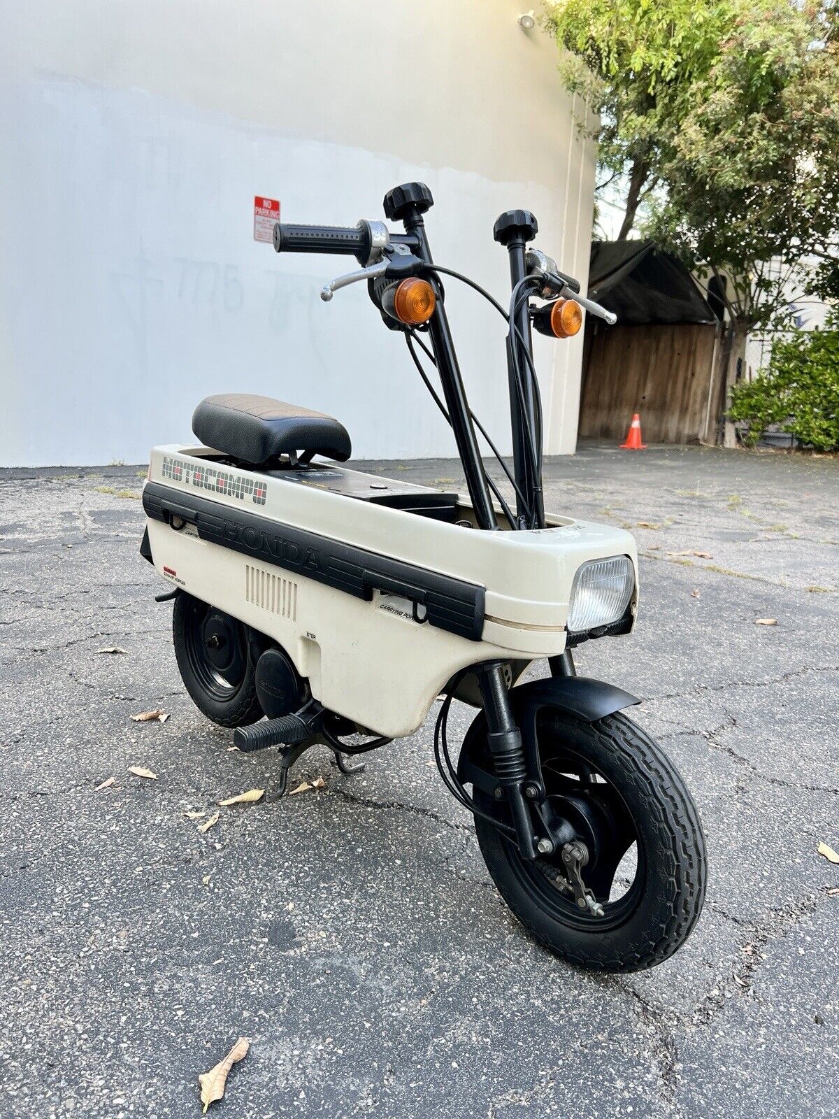 1983 Honda MOTOCOMPO foldable/portable pit trunk mini bike scooter WHITE (rare)