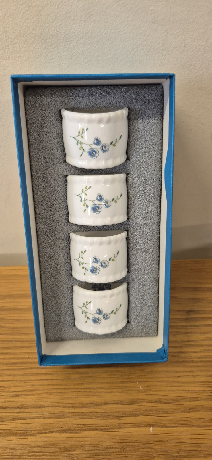 Vintage Coalport Porcelain Napkin Rings Bnib Very Pretty 