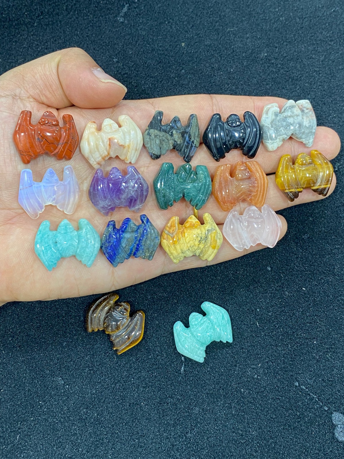 100pc Mix Natural Quartz bat Hand-carved mini Crystal skull Halloween decor gift