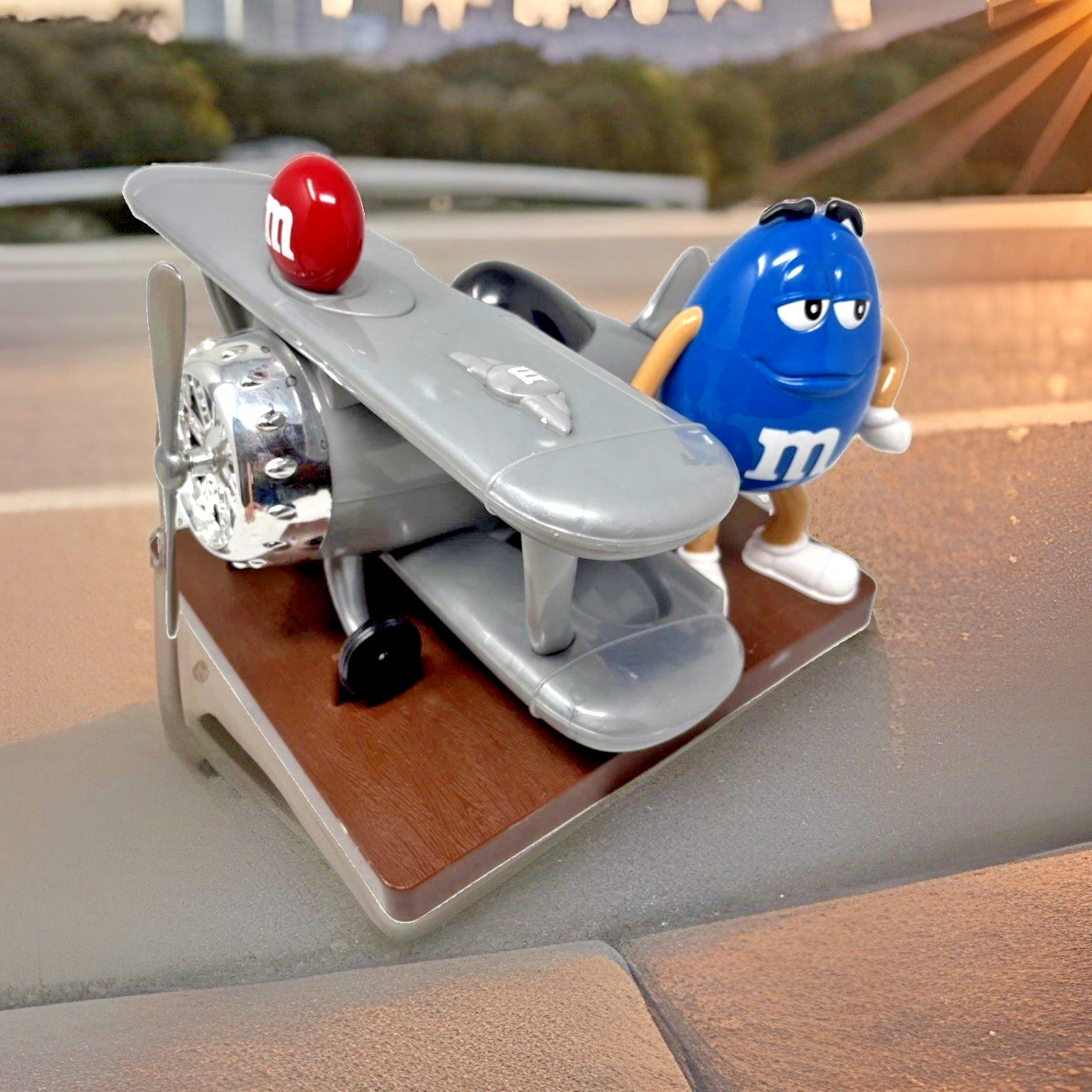 M&M’s World Blue M&M Character Silver Airplane Candy Dispenser 2018 Rare EUC