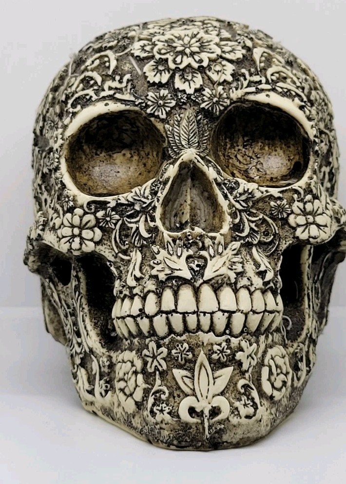 DECORATIVE SKULL FROM MEXICO FLORAL PATTERNS  BEAUTIFUL UNIQUE OFFICE DECOR 🔥🌹