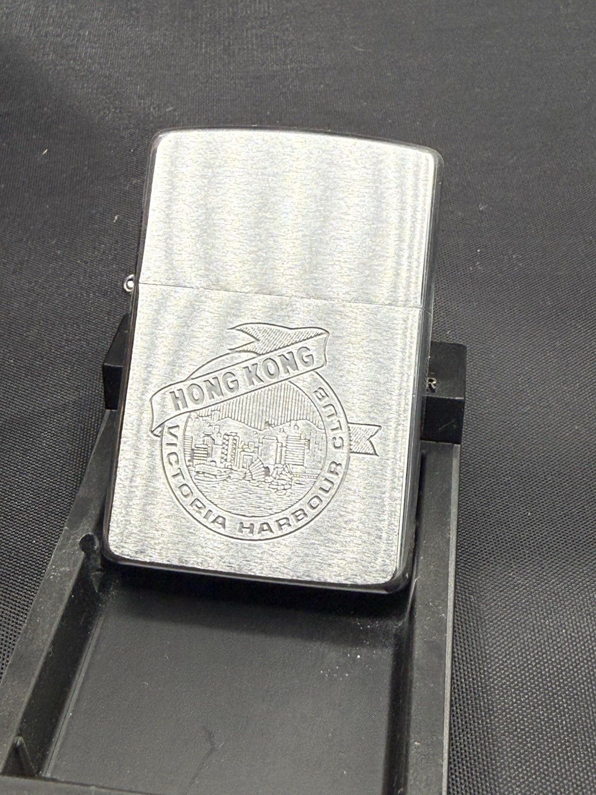 RARE ZIPPO - HONG KONG VICTORIA HARBOUR CLUB  1989 - MINT IN PLASTIC BOX UNFIRED