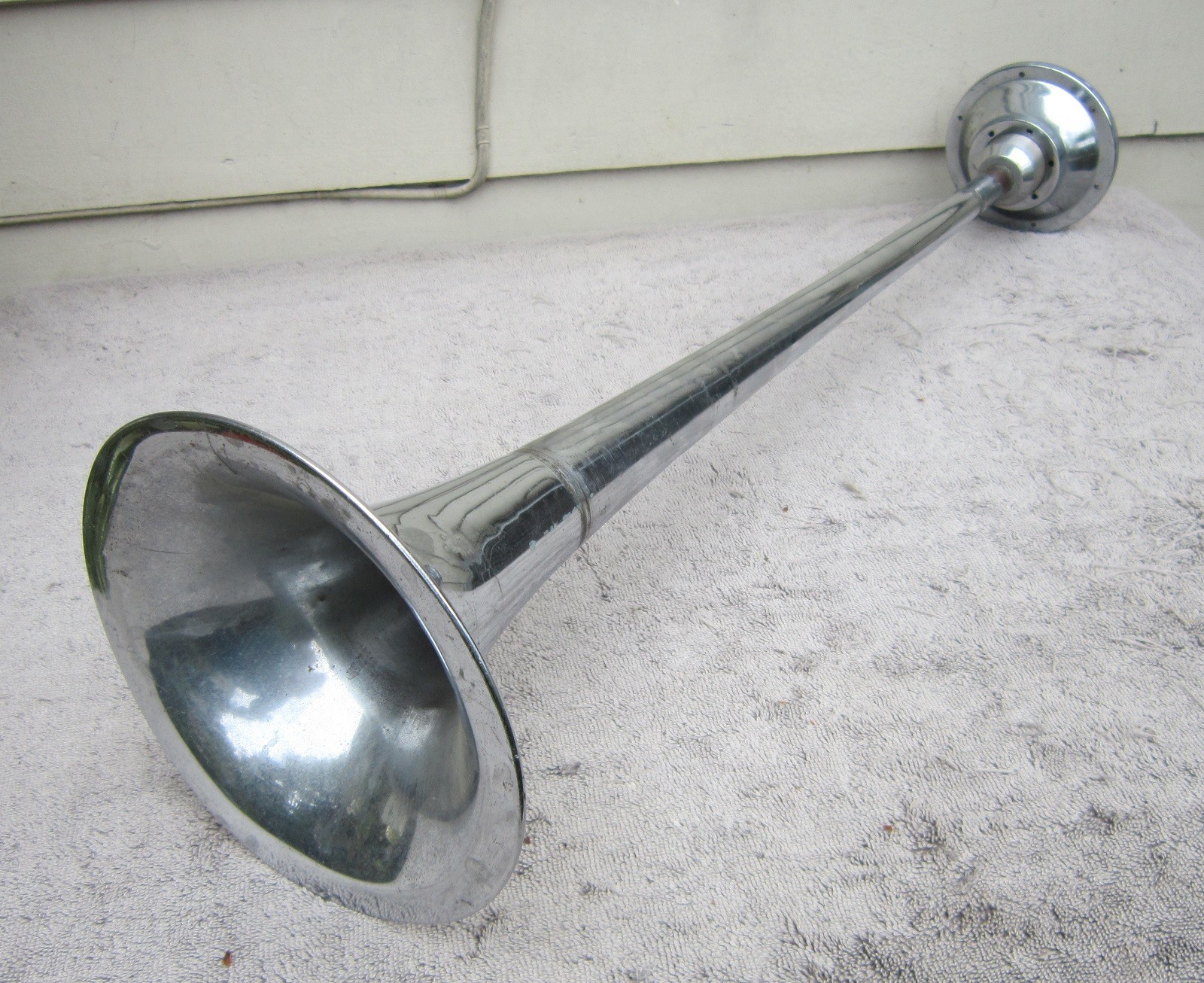 Vintage GROVER Products Company AIR HORN 25 3/4
