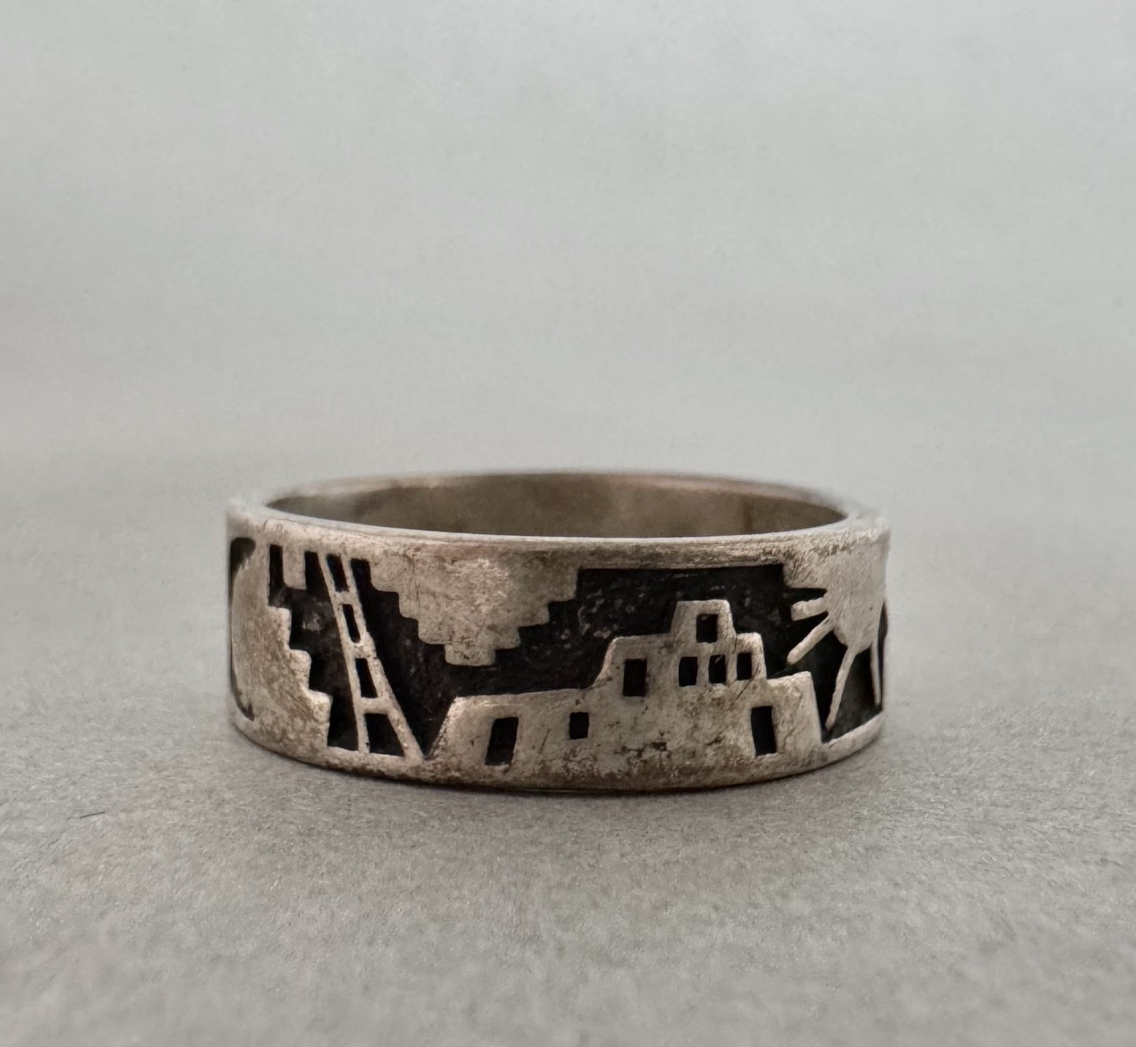 Vintage Navajo Sterling Silver Story Teller   Ring  Size 9