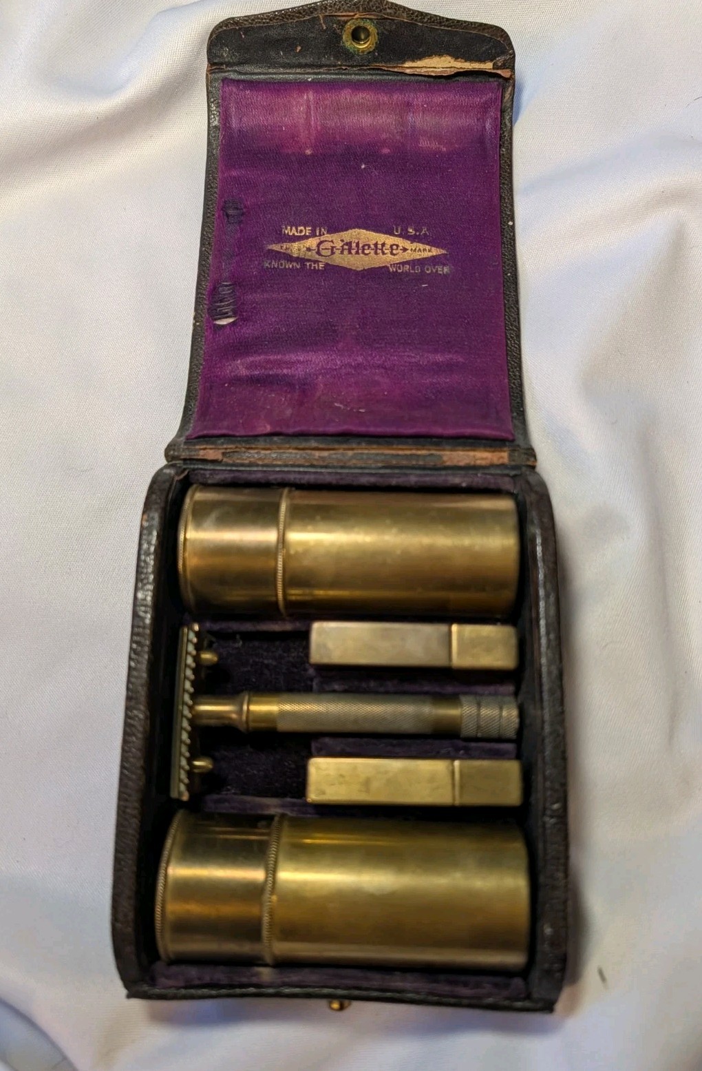 Rare Vintage Gillette Safety Razor Travel Set In Leather Case (TV) Rare Vintage Gillette Safety Razor Travel Set In Leather Case (TV)