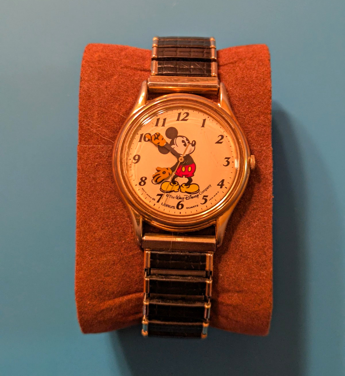 Vintage Lorus Disney Mickey Mouse Watch V515-6000 Moving Hands Speidel Band RUNS