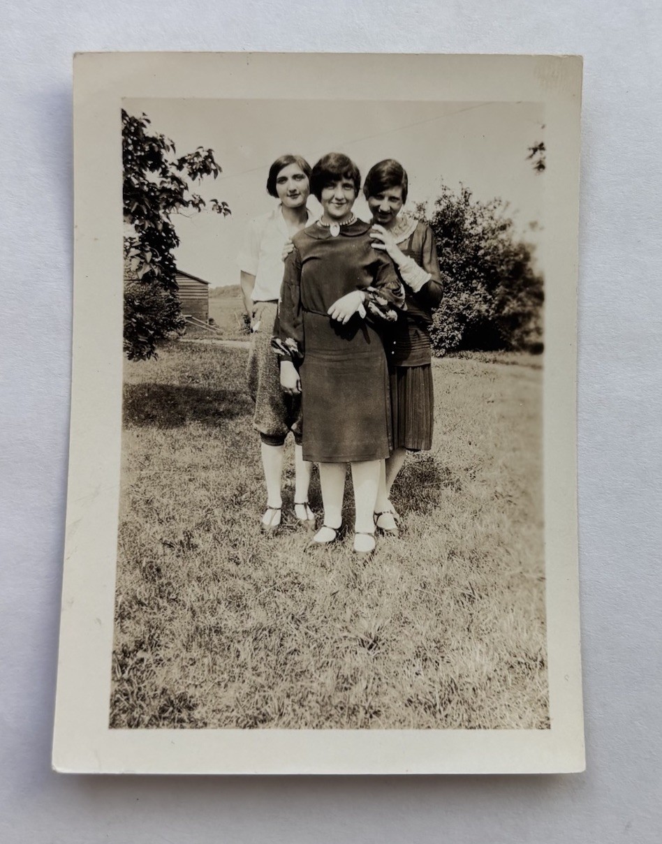 Vtg B&W Snapshot Three Women Sisters 1920s Flapper Fashion Portrait Photo