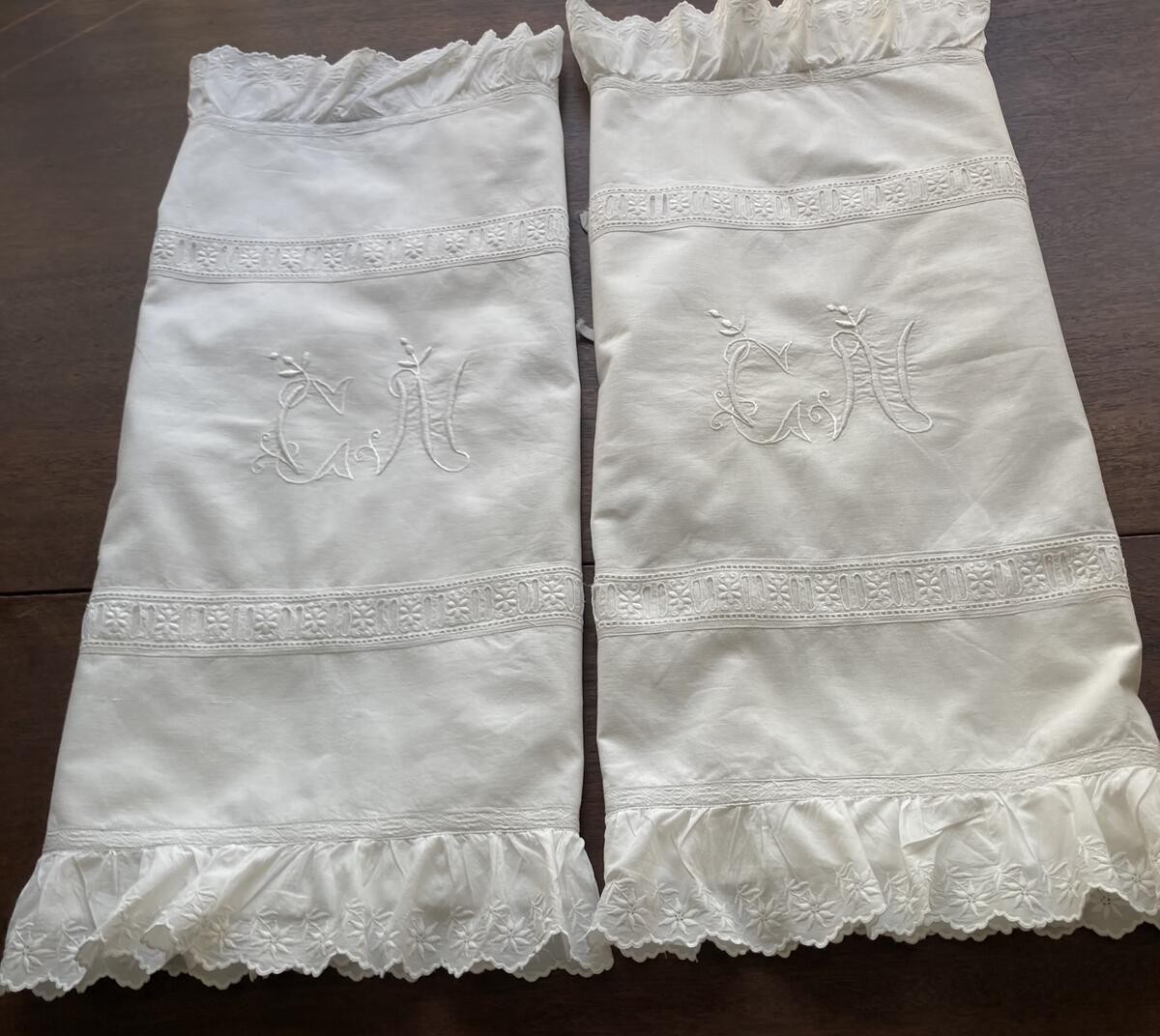 PRISTINE Pr Antique Edwardian Pillow Shams Hand Embroidered C N Monograms