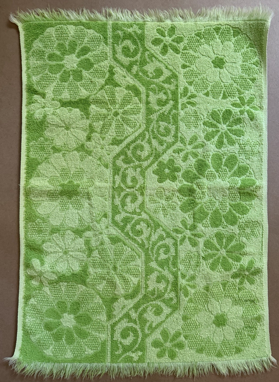 1970s Sears Jacquard Terry Flower Power Retro Lime Green All Cotton Hand Towel