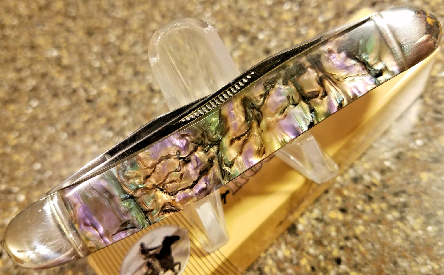 Rough Rider RR342, Muskrat Imitation Abalone, 3-7/8\