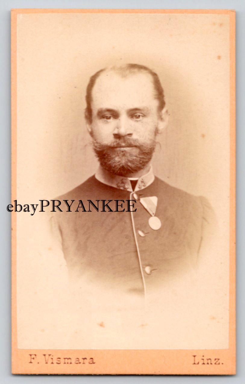 1870s LINZ AUSTRIA Zugsfuhrer KUK MEDAL Military Uniform CDV PHOTO by VISMARA