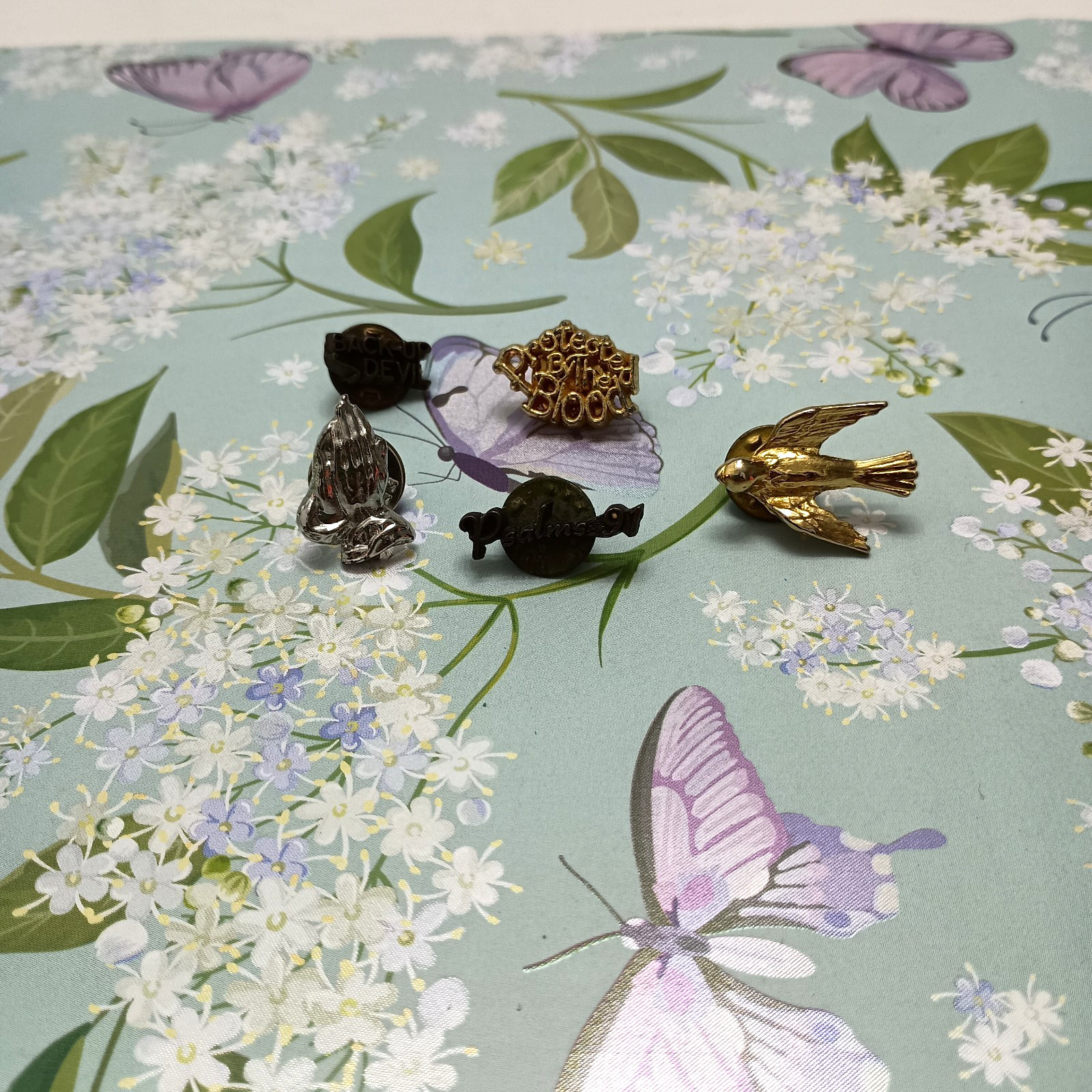 5 Piece Lot Of Vintage Christian Pins Dove, Praying Hands, Psalms 91, & more...