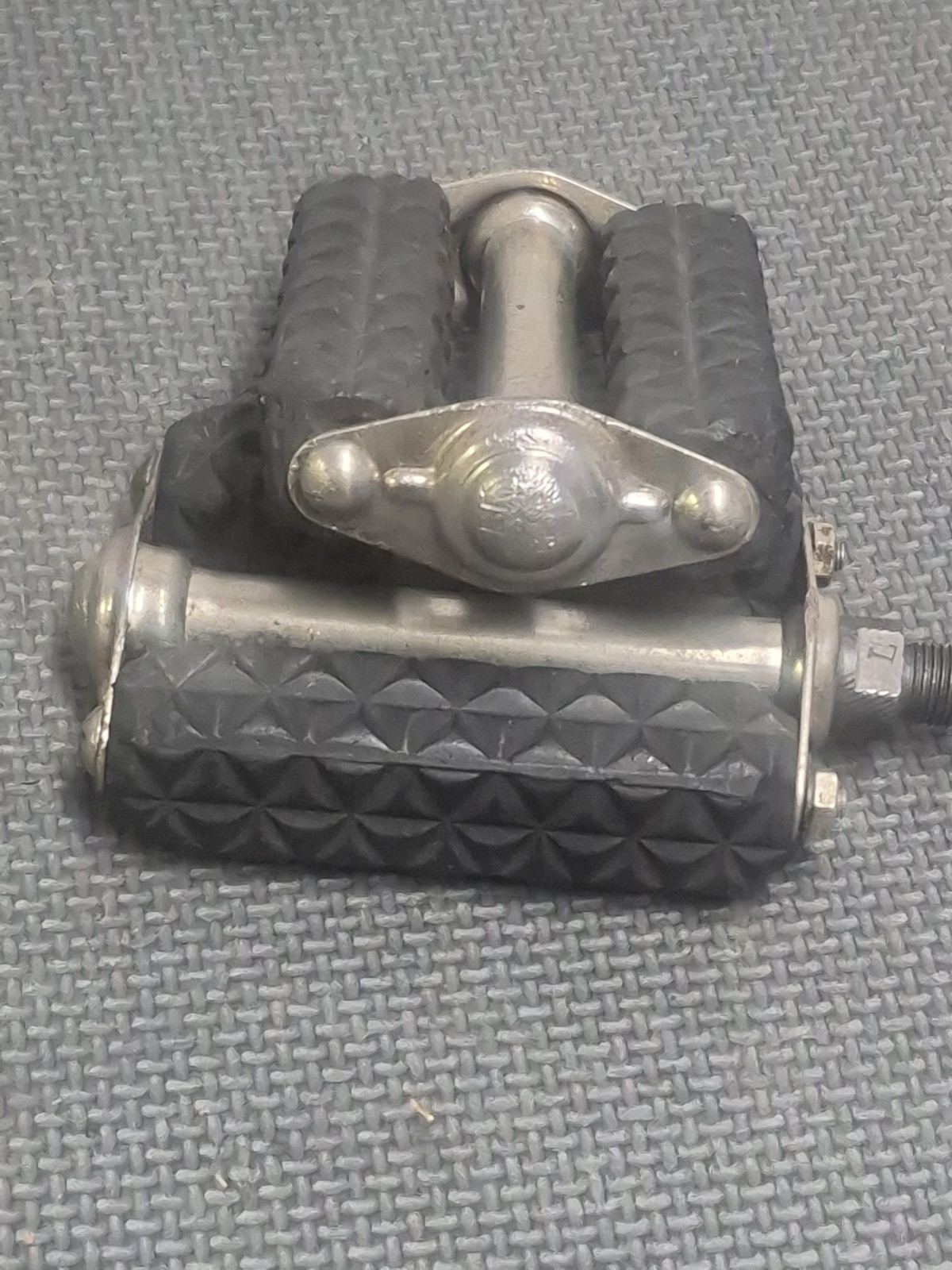 Vintage 1964 1965 1966 Schwinn Early Stingray Bicycle Full Size Pedals 1/2