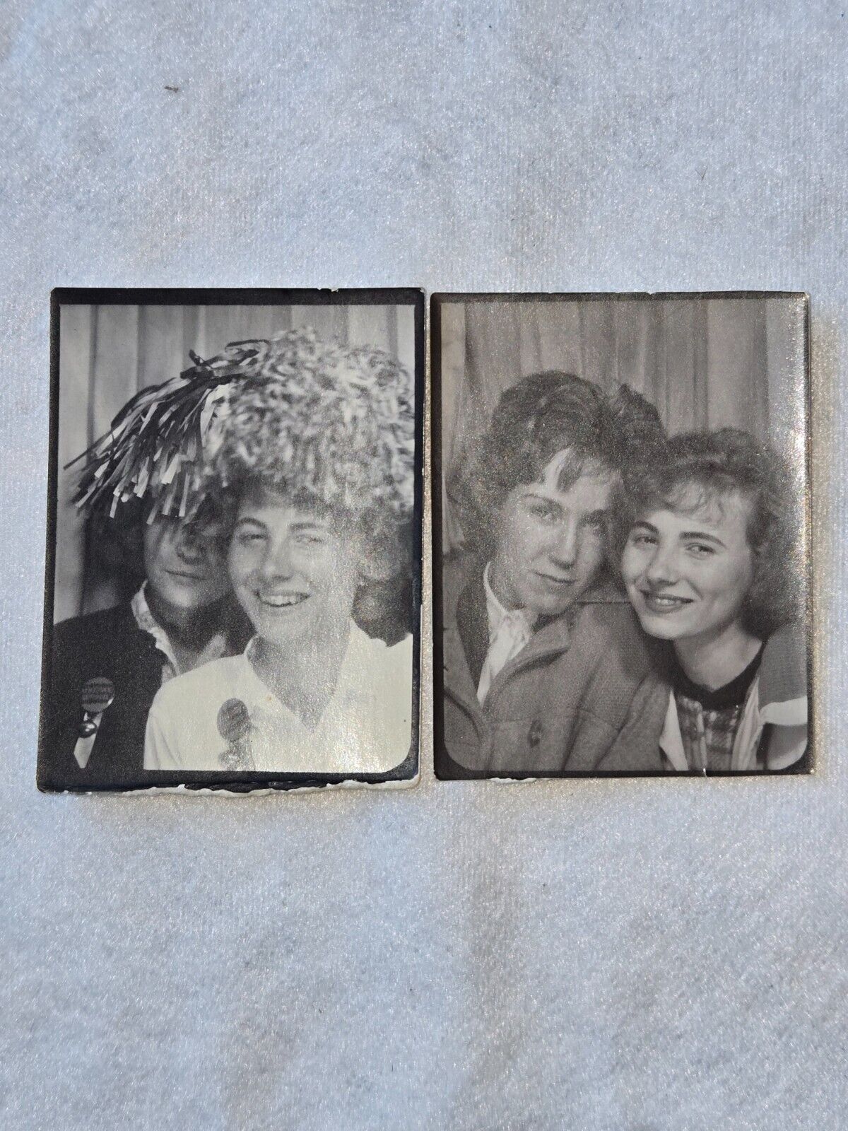 LOT OF 2 VTG 40\'S-50\'S PHOTOBOOTH PHOTOS FUN-LOVING CUTE YOUNG GIRL FRIENS