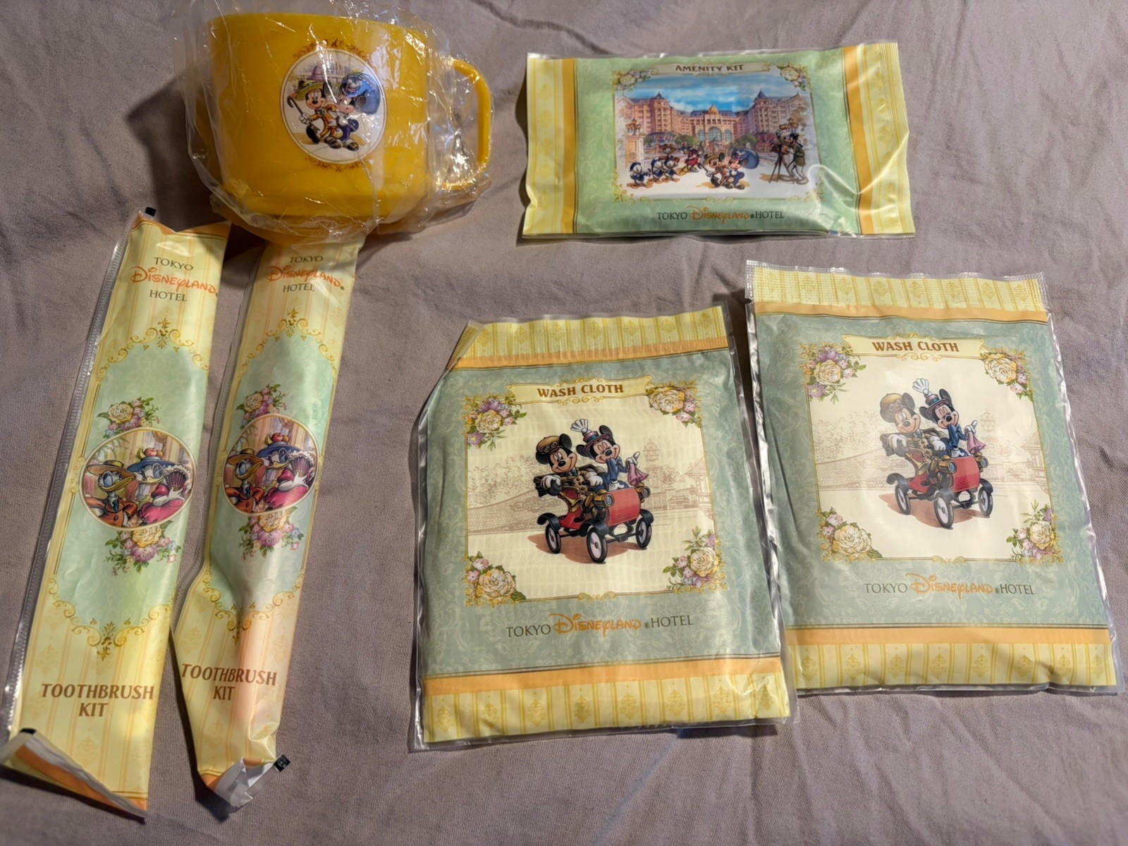 Tokyo Disneyland Hotel Mickey & Minnie Cup Amenity Kit Wash Cloth Toothbrush NEW