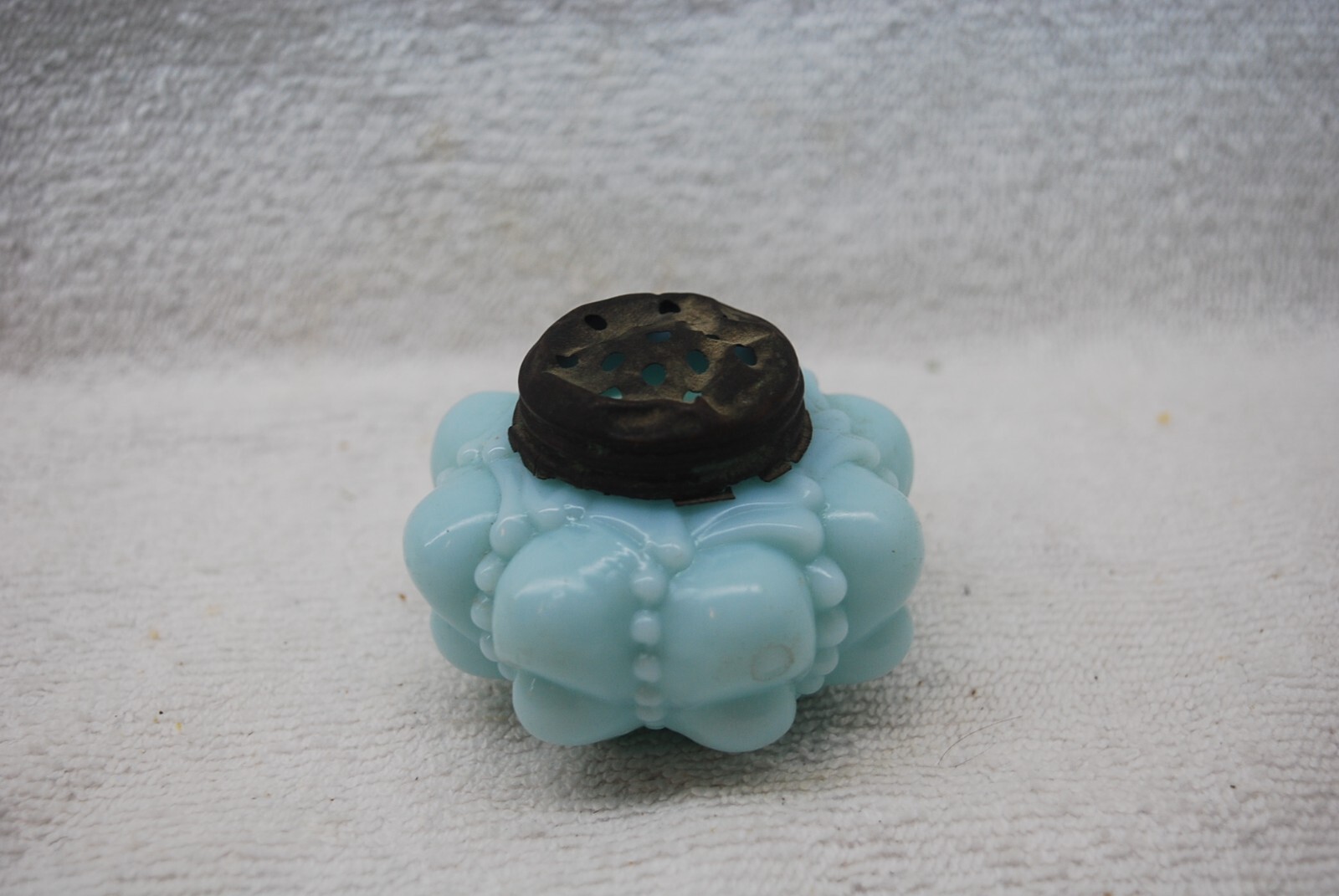 SCARCE BEAUTIFUL VICTORIAN CONSOLIDATED BLUE SQUATTY GUTTATE SALT SHAKER 1890S