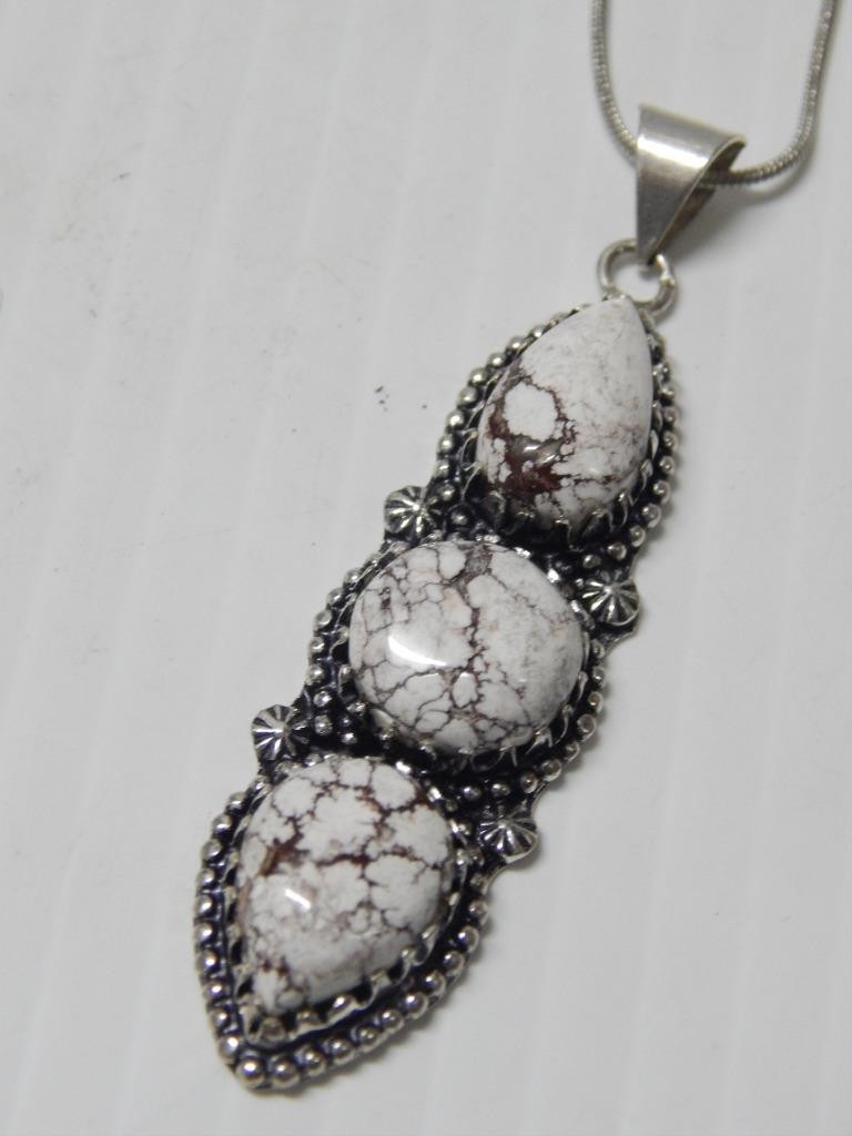 VINTAGE NAVAJO INDIAN STERLING SILVER WHITE BUFFALO PENDANT NECKLACE +FREE CHAIN