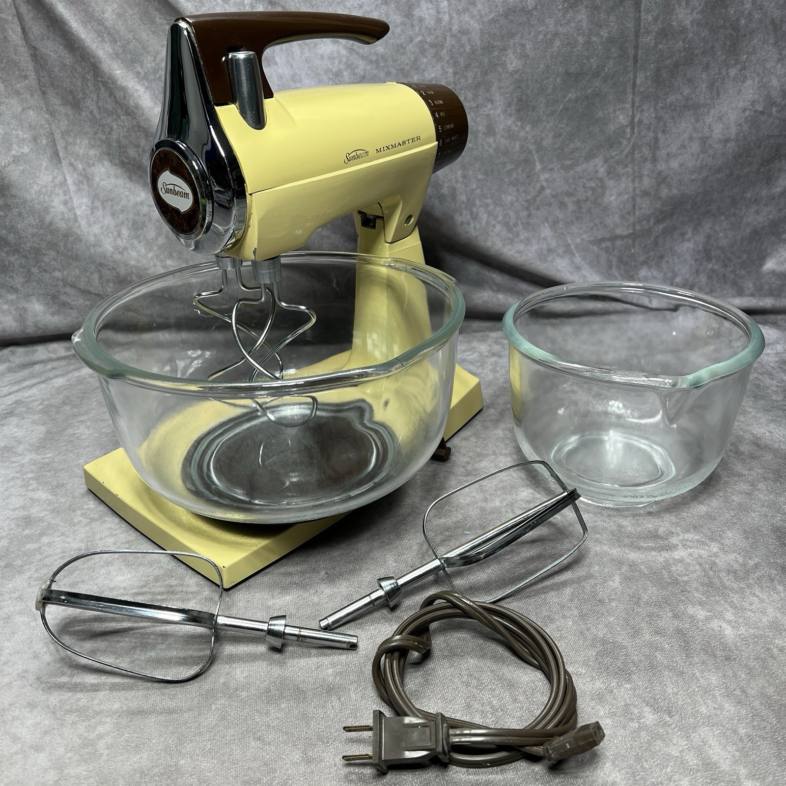 VTG Sunbeam Mixmaster Stand Mixer Yellow Brown 1-7A Serviced W/ Bowls Beaters