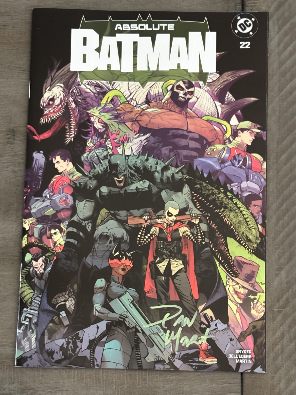 ABSOLUTE BATMAN #22  DAN MORA SIGNED AVENIDA TRADE DRESS LIMITED 1000 & COA