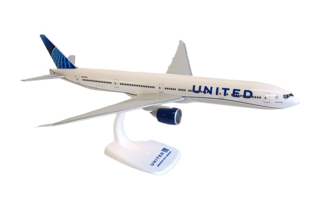 PPC United Airlines Boeing 777-300ER N2352U Desk Display 1/200 Model AV Airplane