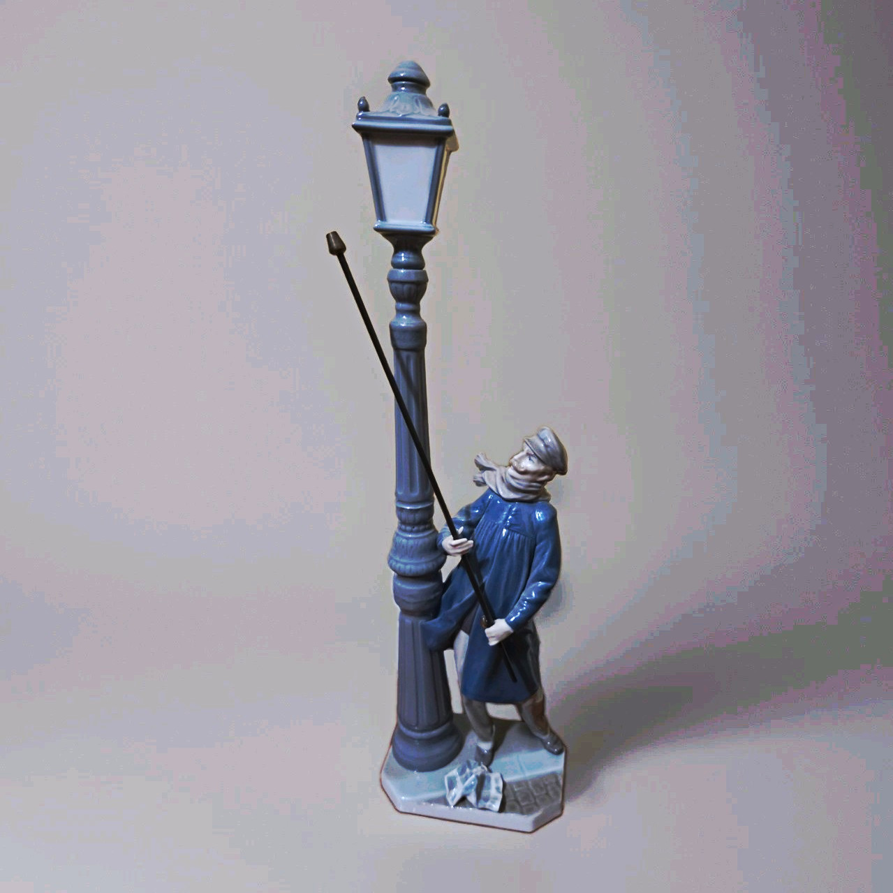 Lladro Lamplighter Porcelain Figurine 5205 Vintage Hand Made in Spain 19 Inch 