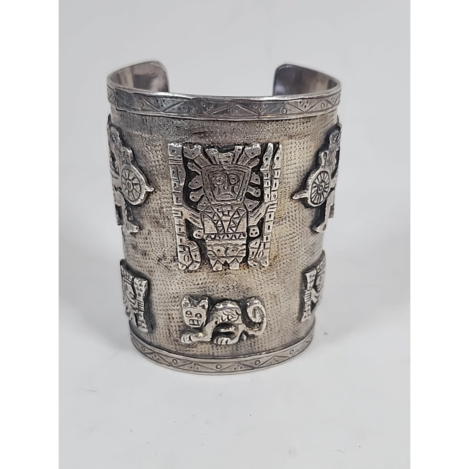 STERLING SILVER - VINTAGE RARE PIECE/ AZTEC MAYAN WARRIER ARMOR CUFF BRACELET