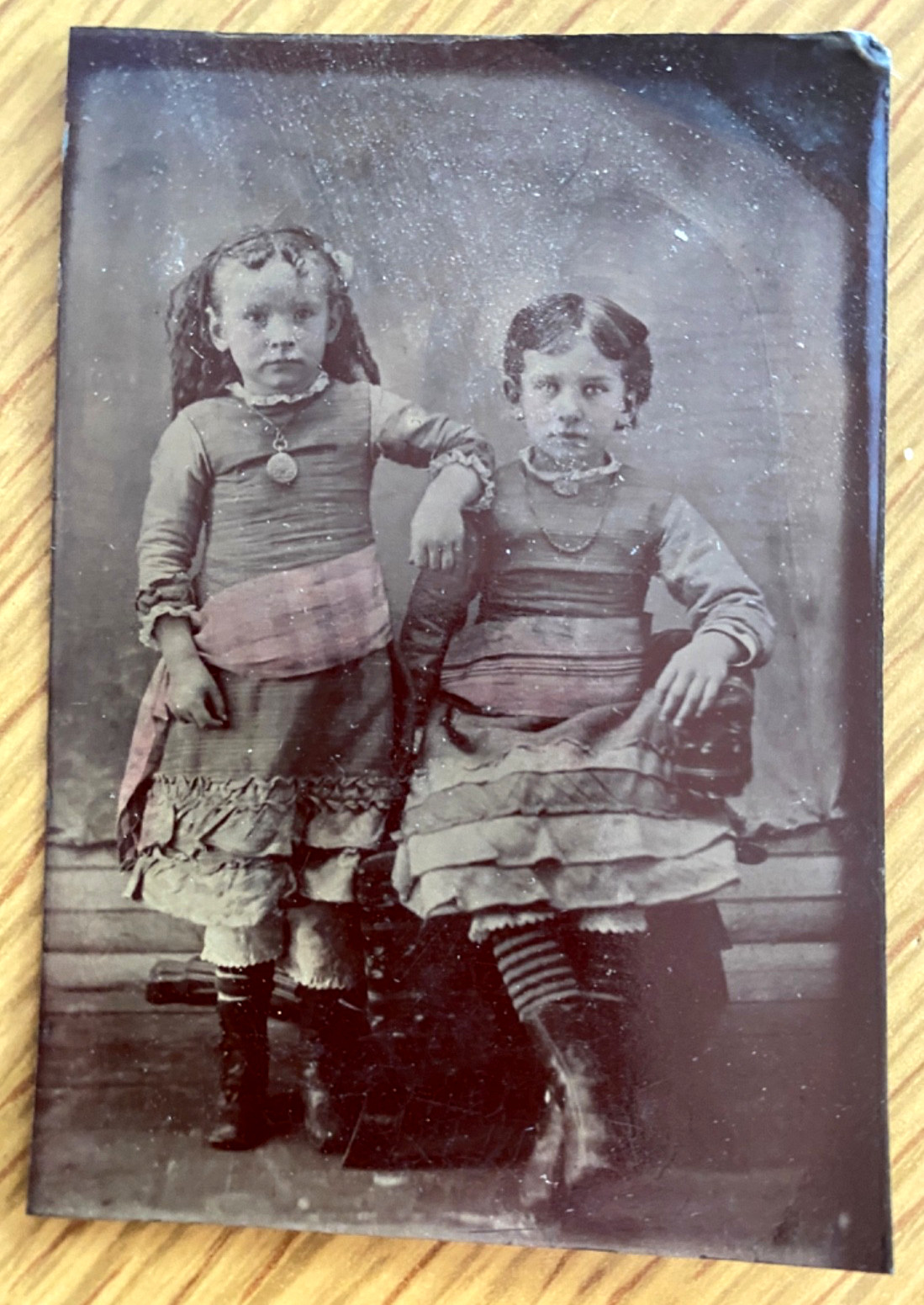 1870s TINTYPE PHOTOGRAPH antique hand tinted metal bon-ton photo TWIN SISTERS