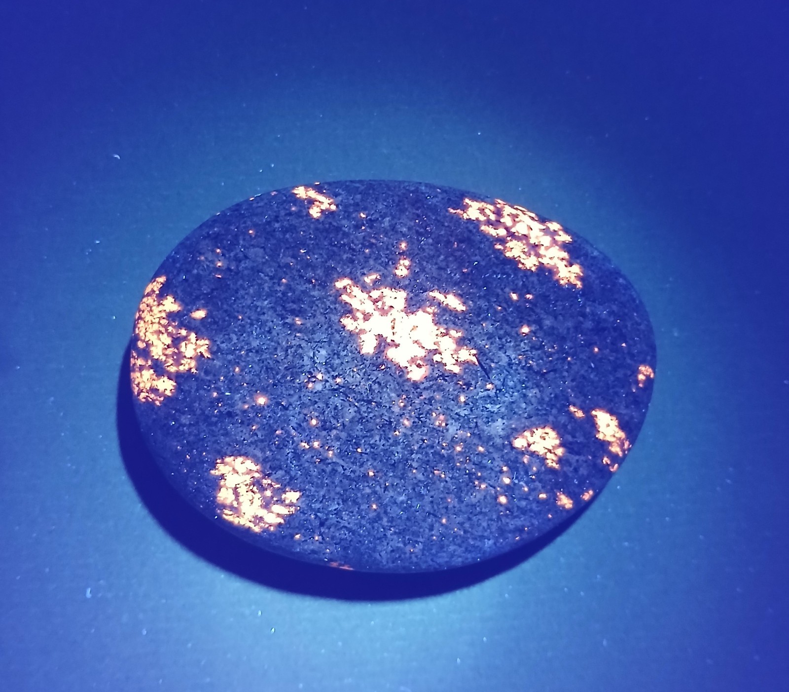 Yooperlite Fluorescent Sodalite - 3.5 oz.  A Bright Lake Superior Yooperlite 
