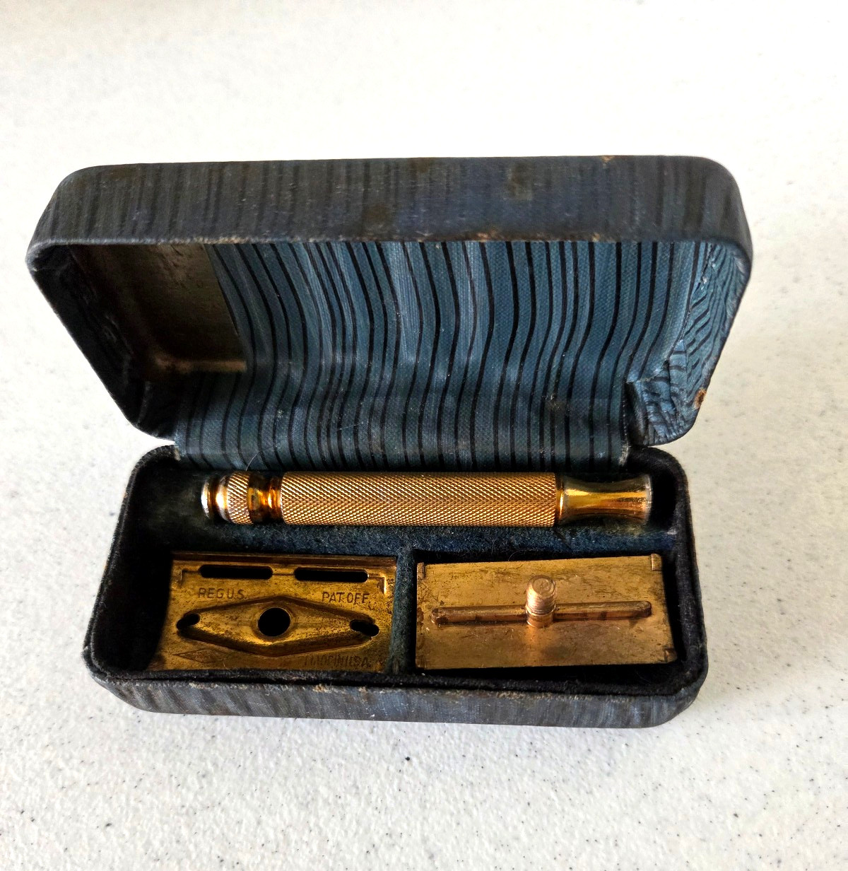 Vintage Gold Toned Gillette Razor With Case Vintage Gold Toned Gillette Razor With Case