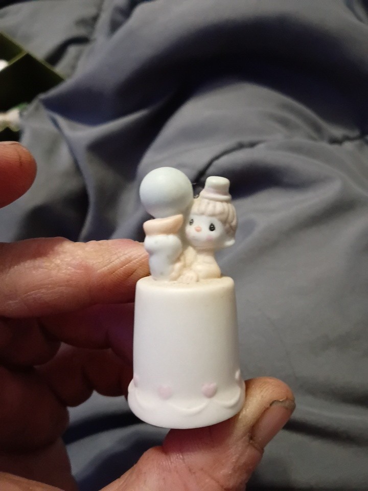 Vintage 1986 Precious Moments  Porcelain Clown Thimbles Set of 4 Pink Hearts