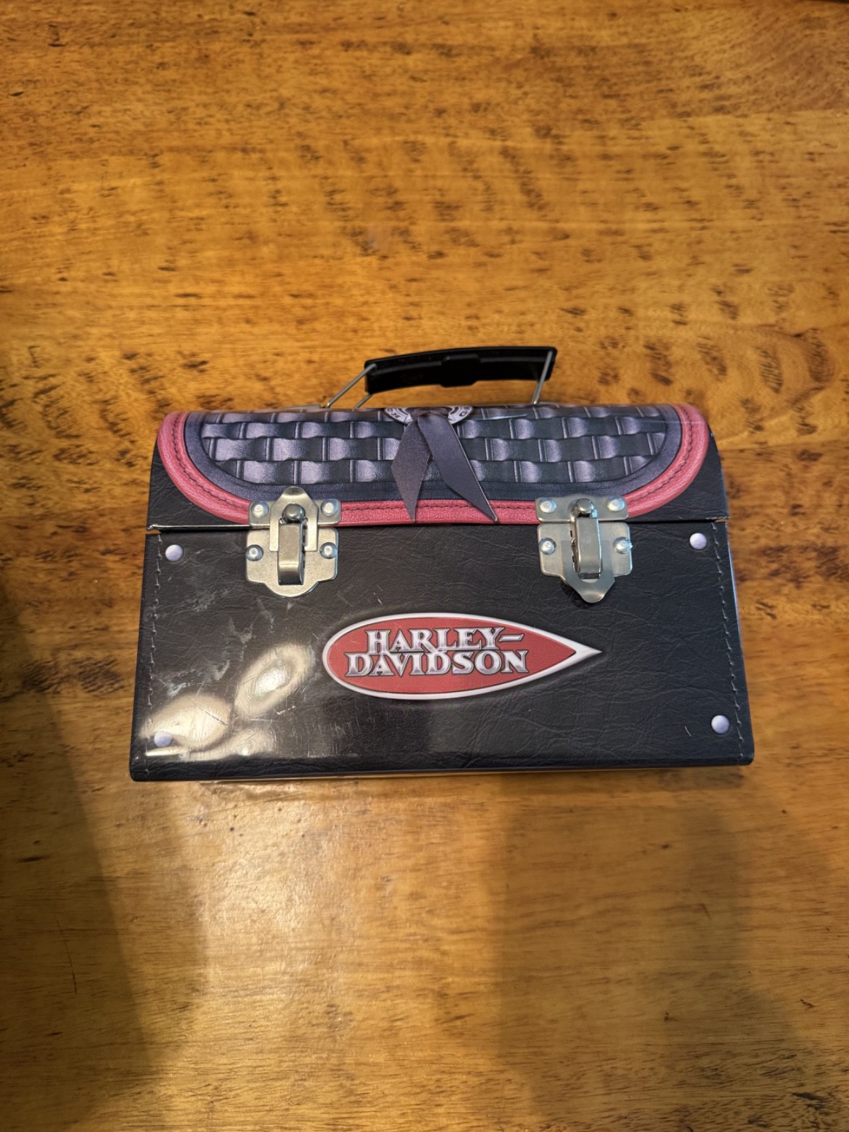 RARE 1998/1999 VINTAGE HARLEY DAVIDSON SADDLEBAG TIN METAL LUNCH BOX rp29