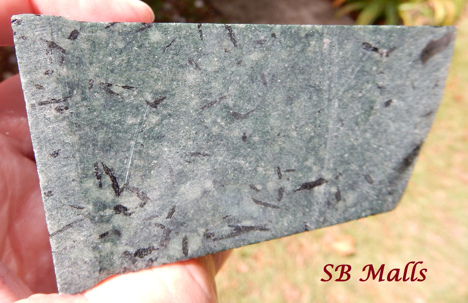 2,224 cts. BLUEGREEN GUATEMALA JADEITE JADE GUATEMALAN ROUGH –  Lot 368