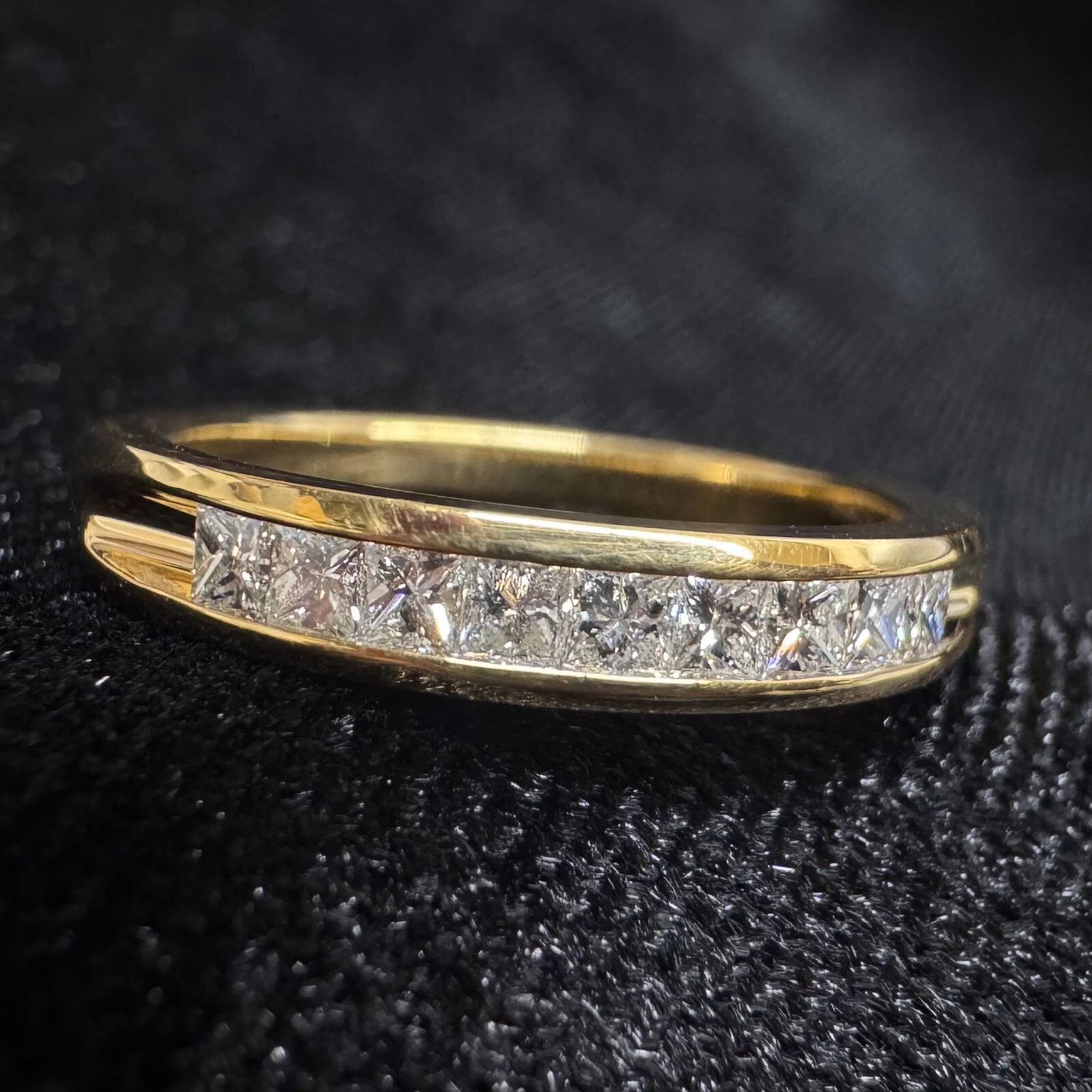 18K YELLOW GOLD -CHANNEL SET PRINCESS CUT DIAMOND (.25Ct) WEDDING BAND RING Sz 7