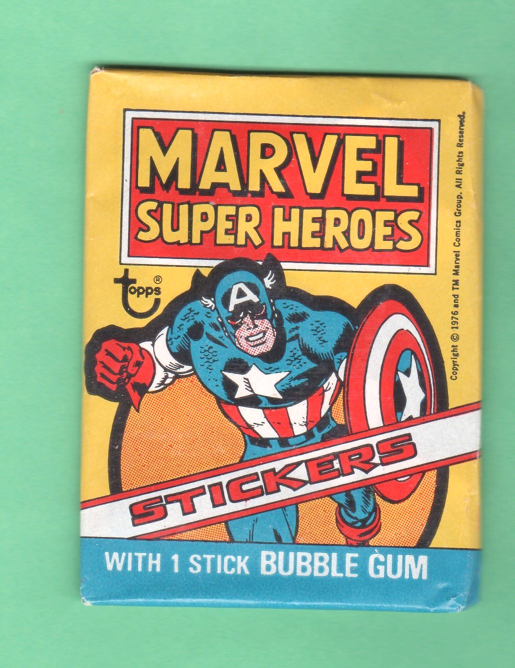 1976 Topps Marvel Super Heroes Stickers Wax Pack Captain America Necklace Back
