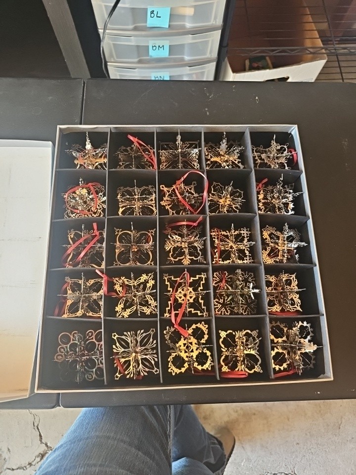25~Danbury Mint Silver Snowflakes Christmas ornament collection Vintage SH2